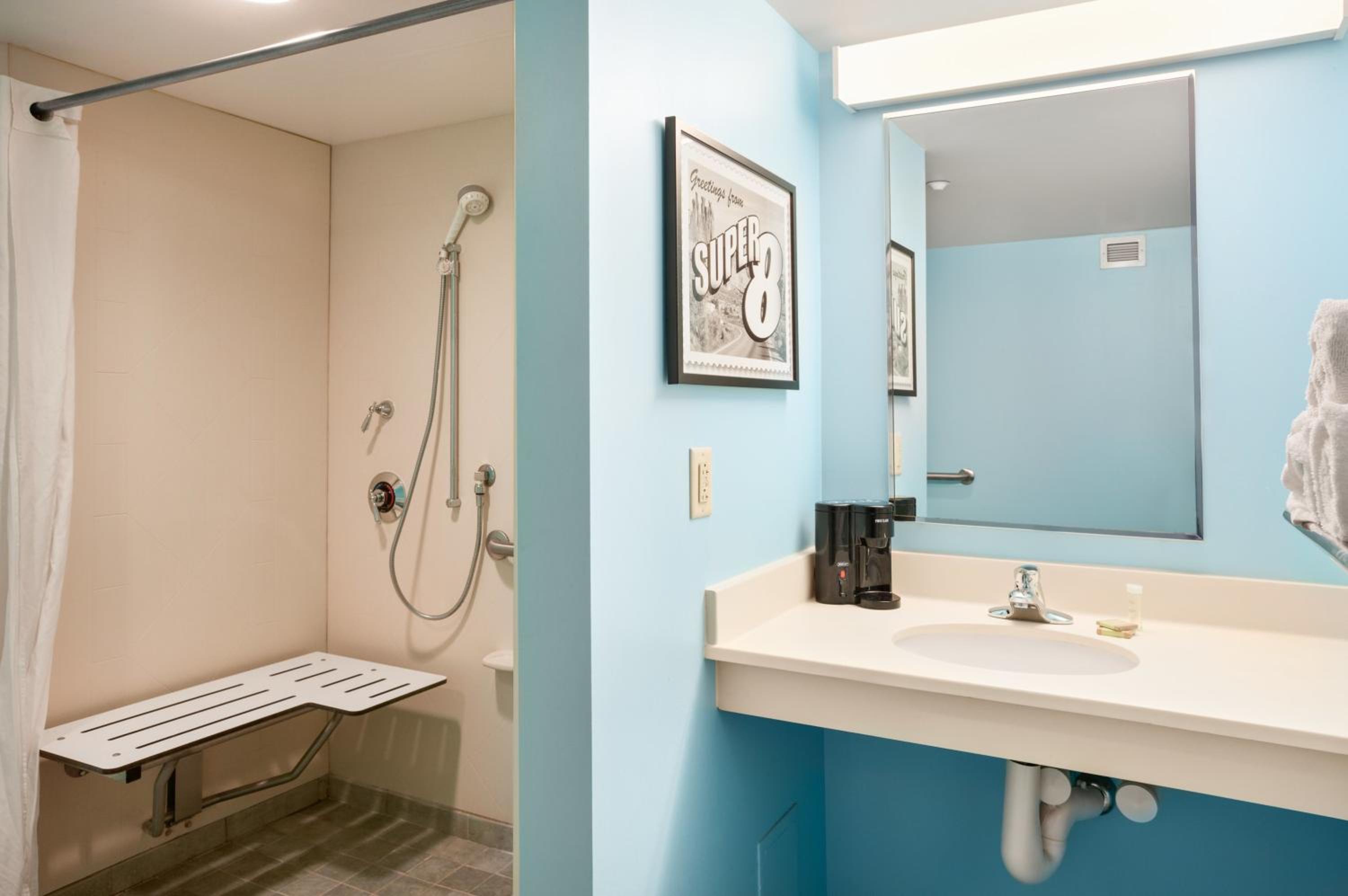 King Room - Mobility Access/Non-Smoking - Photo 4