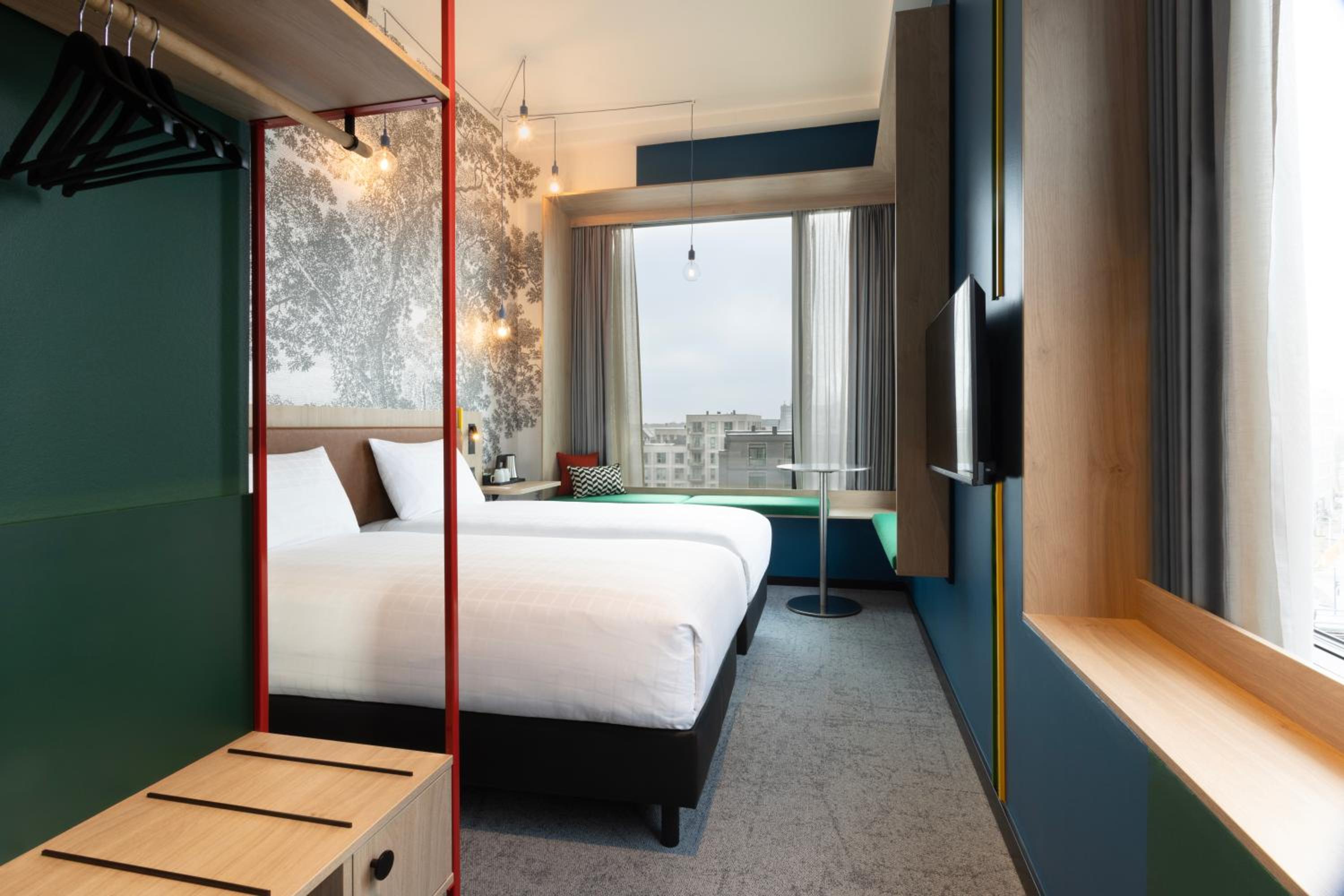 Deluxe Corner Twin Room - Photo 8