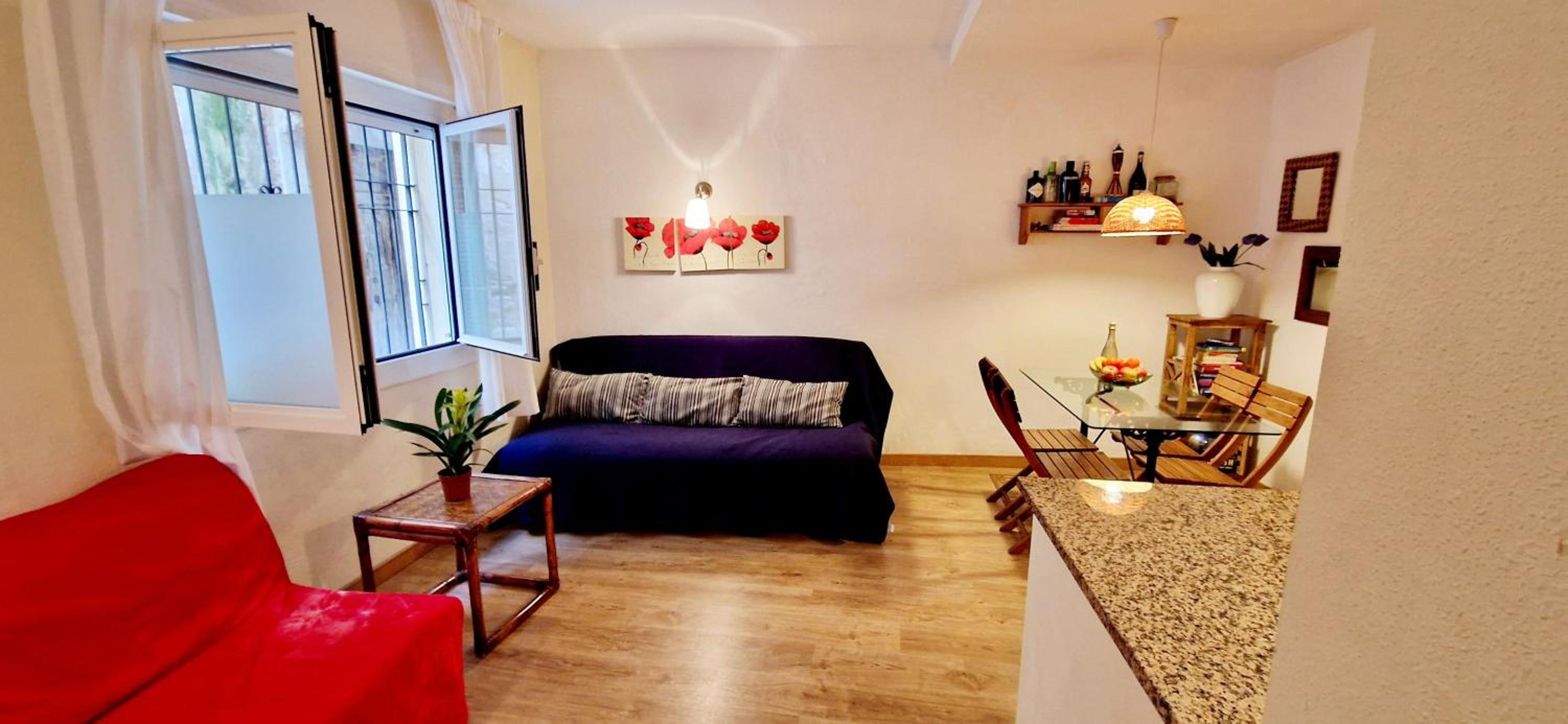 One-Bedroom Apartment photo 2