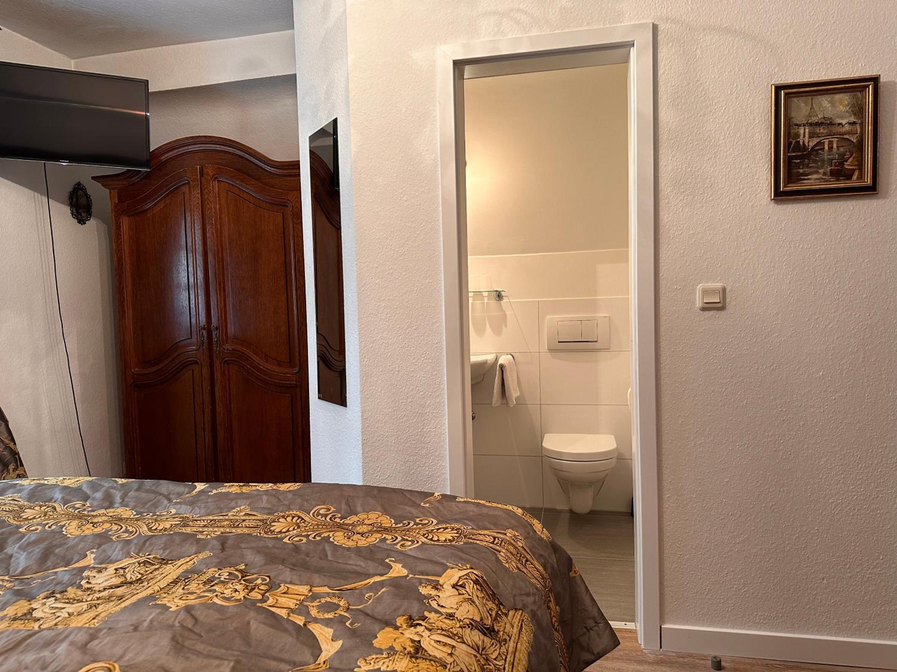 Small Double Room - Photo 7