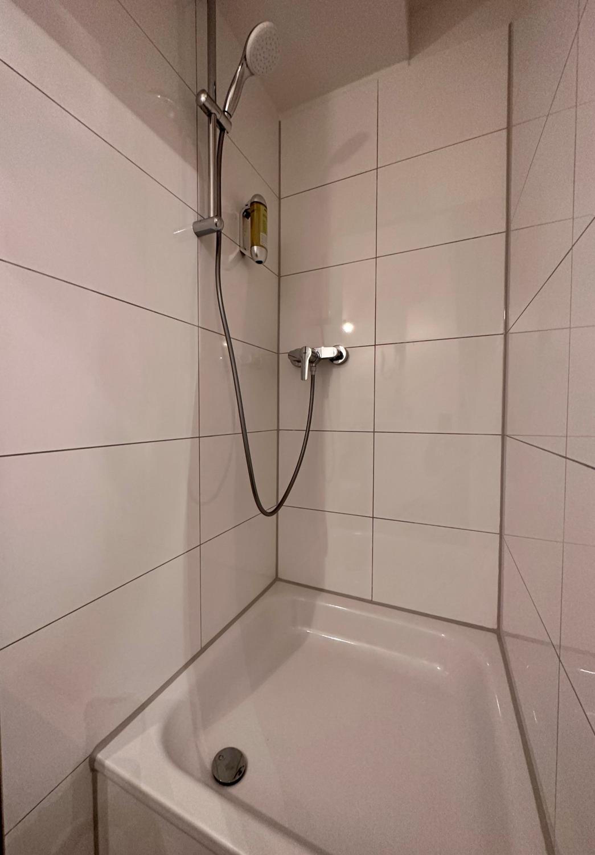 Small Double Room - Photo 9