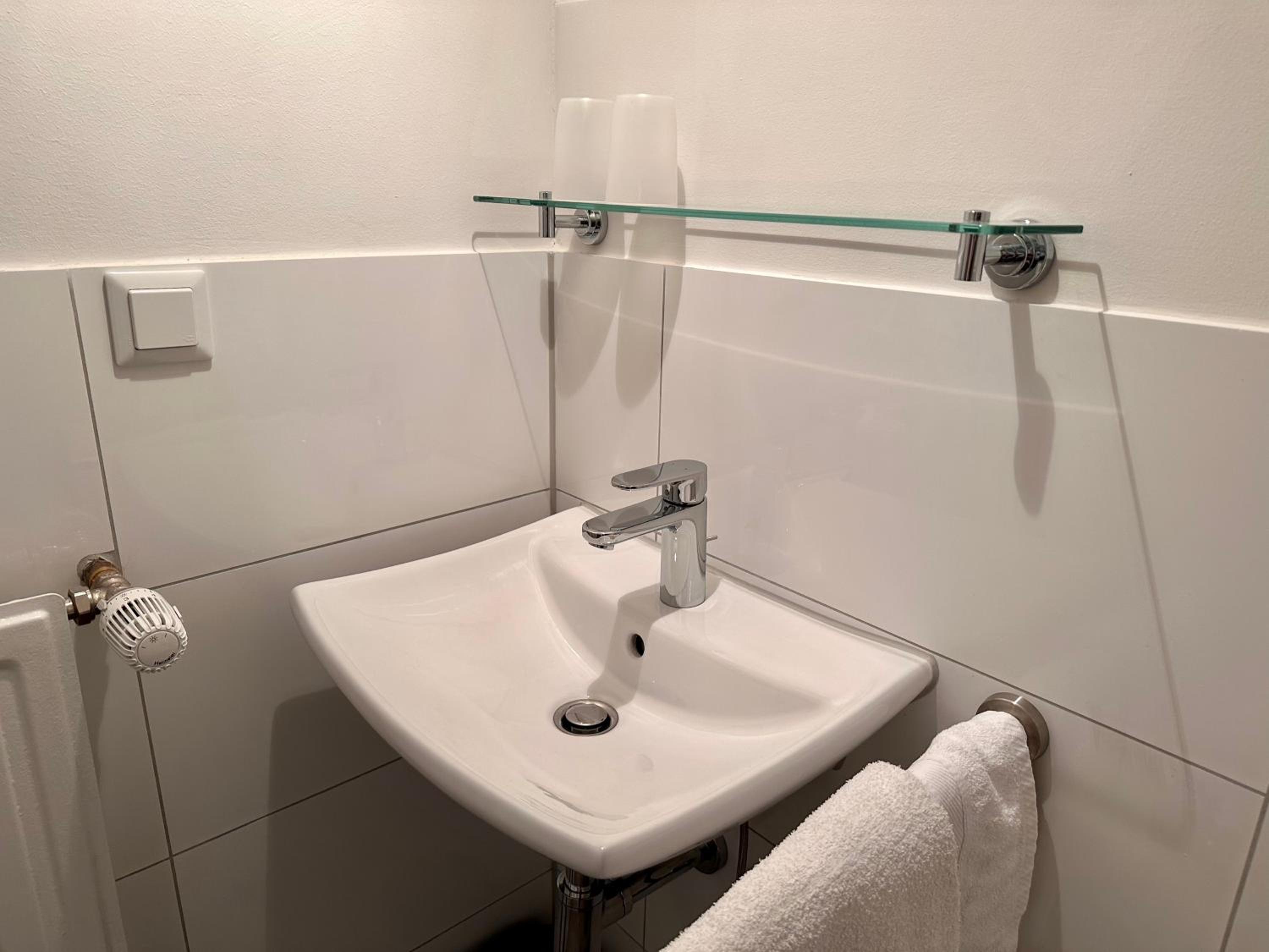 Small Double Room - Photo 11