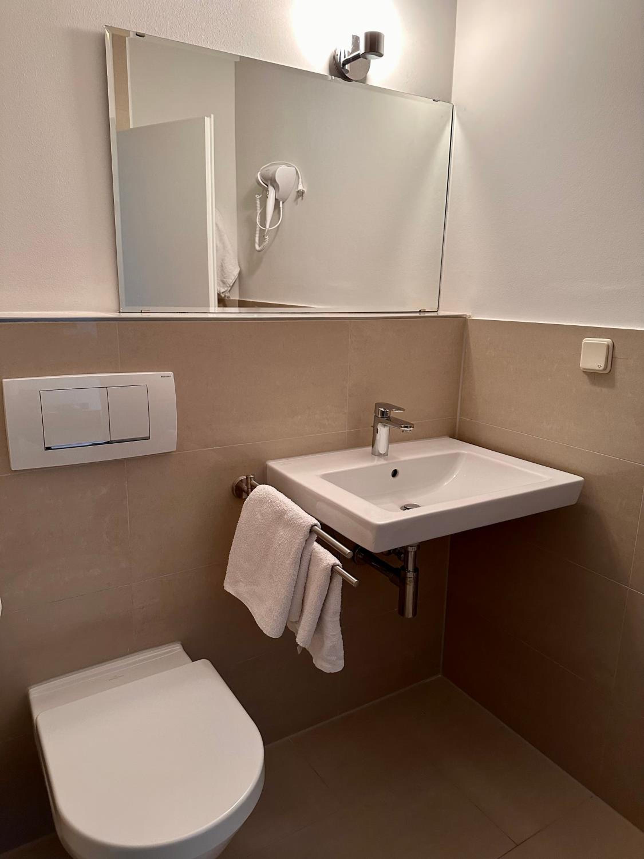 Twin Room with Rhine River View - Photo 2