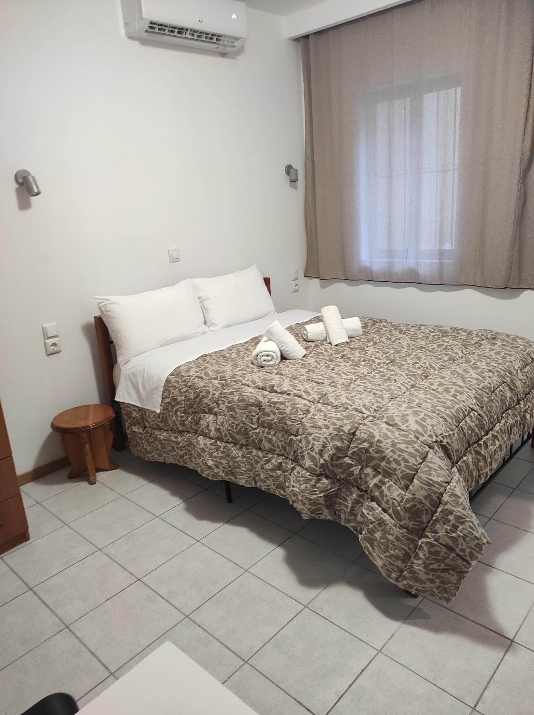 Standard Double or Twin Room with Balcony - Photo 9
