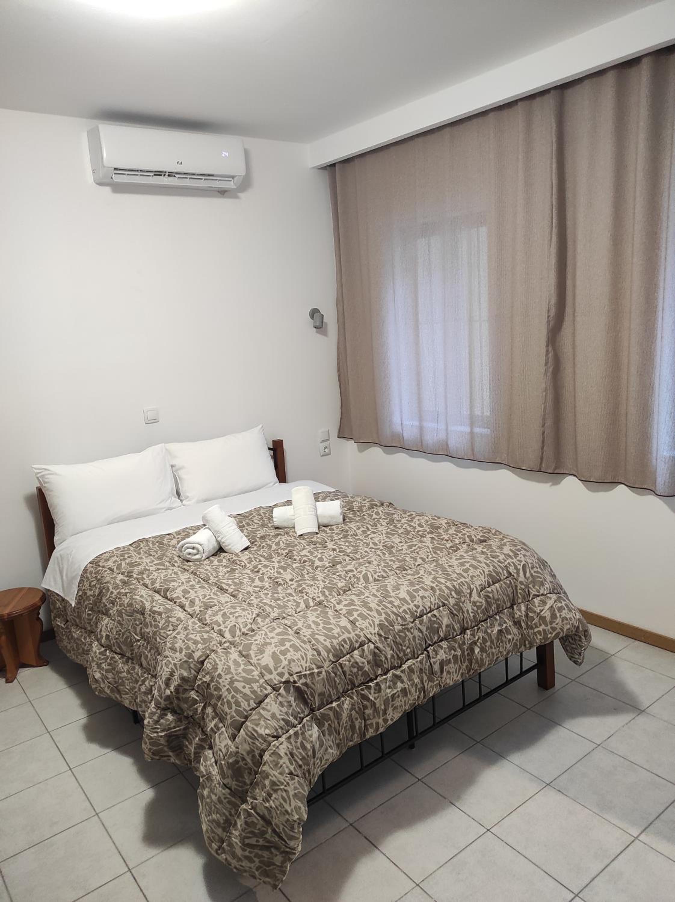 Standard Double or Twin Room with Balcony - Photo 13