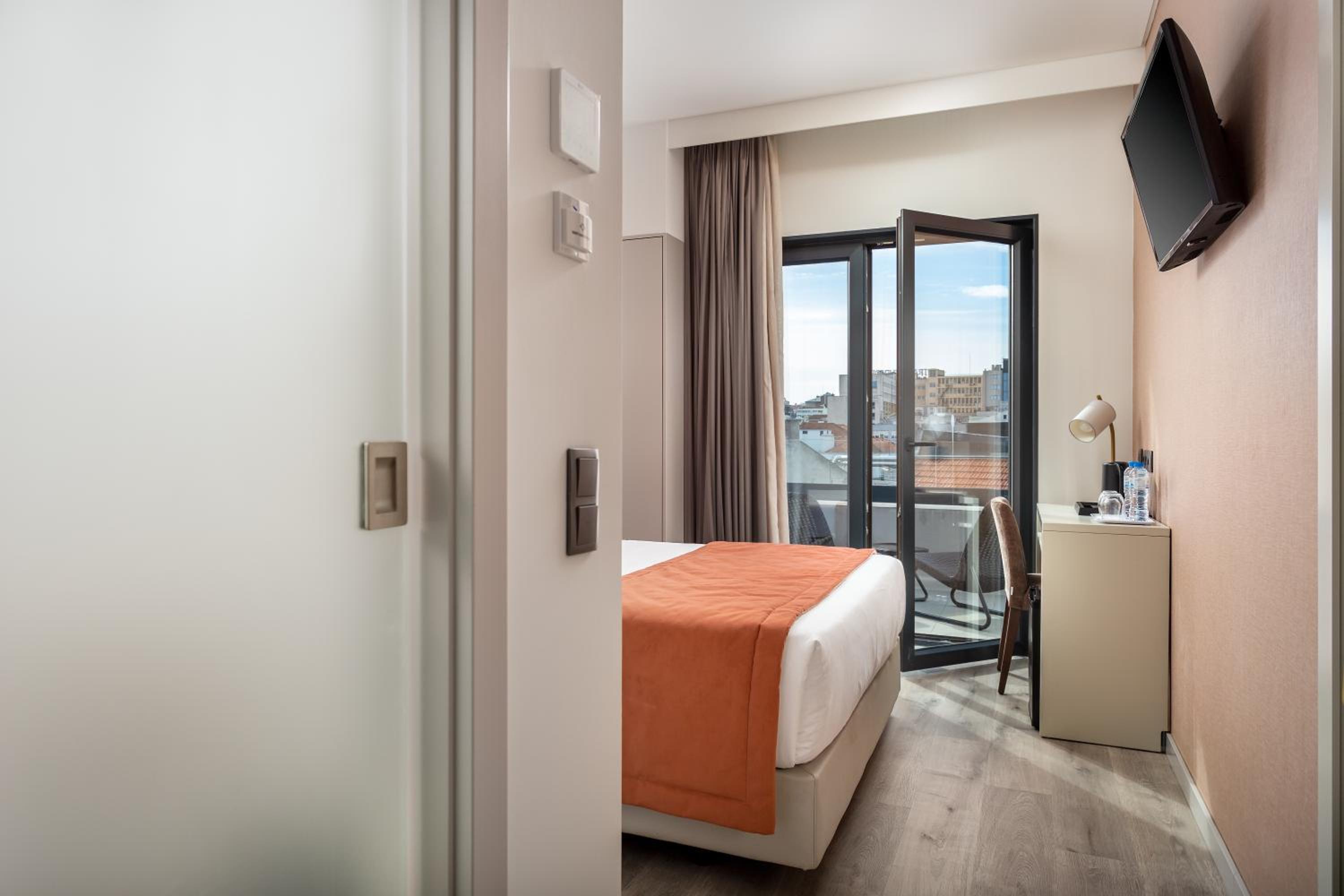 Single Room with Balcony photo 2