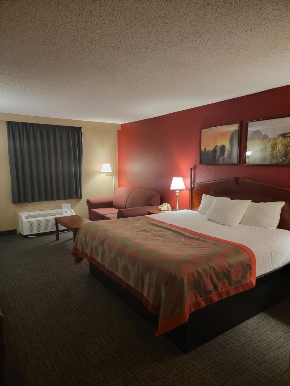 King Room with Roll-in Shower - Mobility Accessible/Non-Smoking photo 1