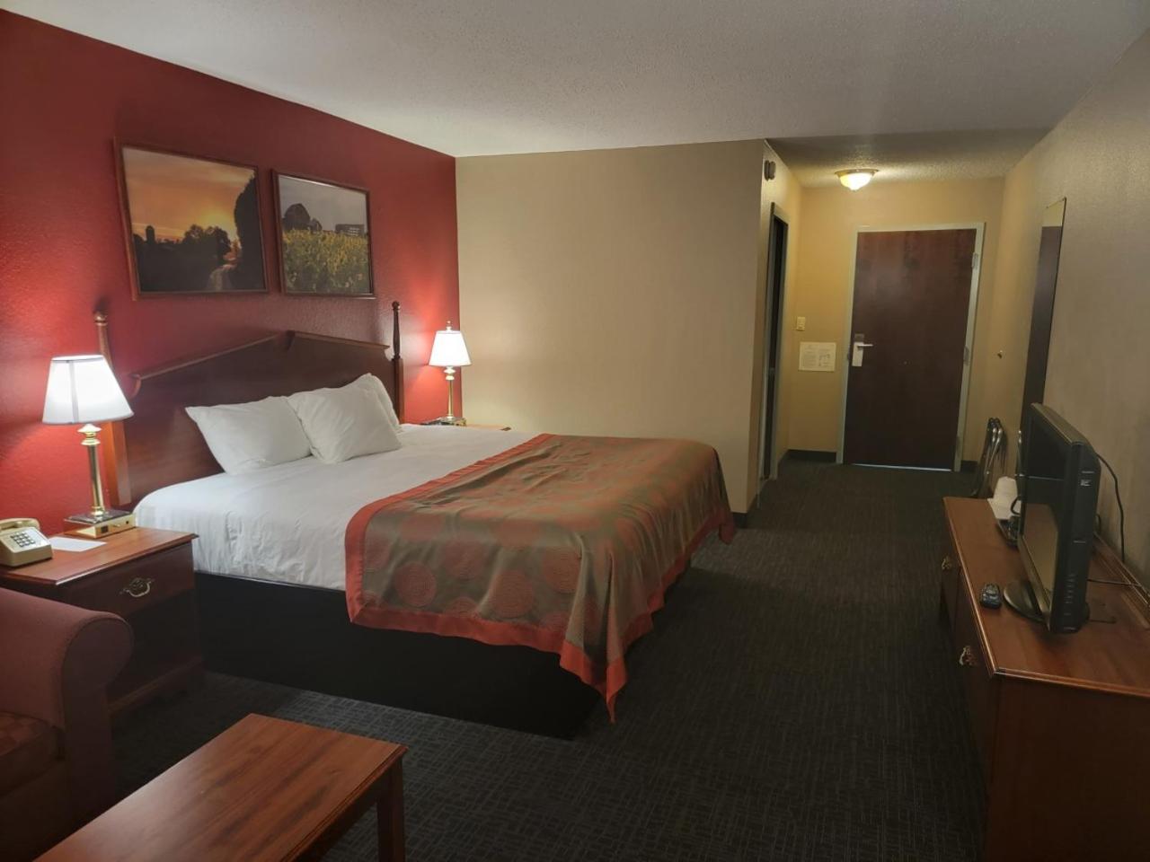 King Room with Roll-in Shower - Mobility Accessible/Non-Smoking photo 2