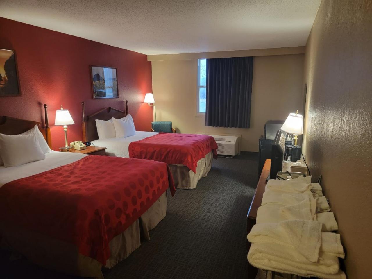 Double Room with Two Double Beds and Roll-In Shower - Mobility Access/Non-Smoking photo 1