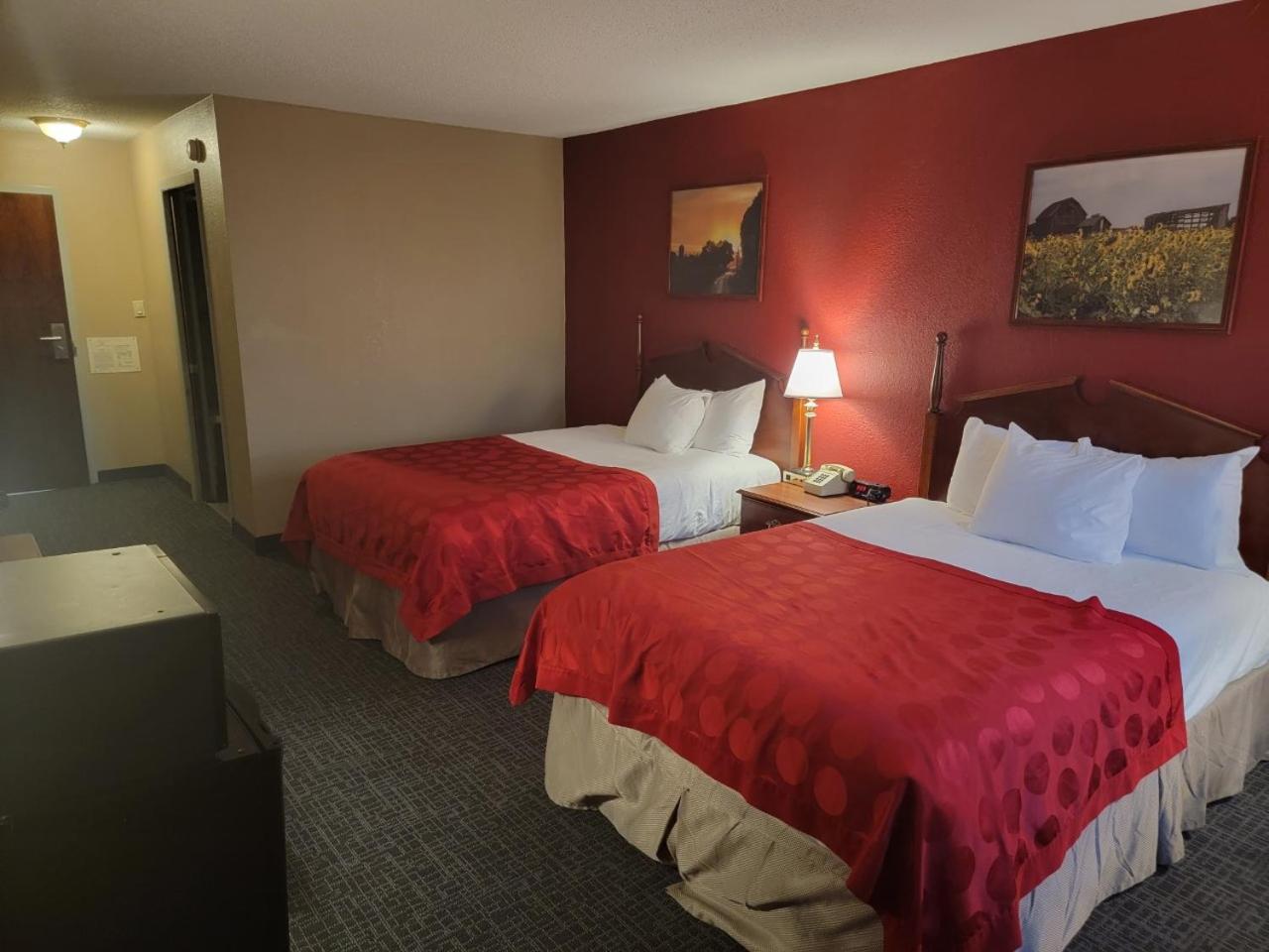 Double Room with Two Double Beds and Roll-In Shower - Mobility Access/Non-Smoking photo 3