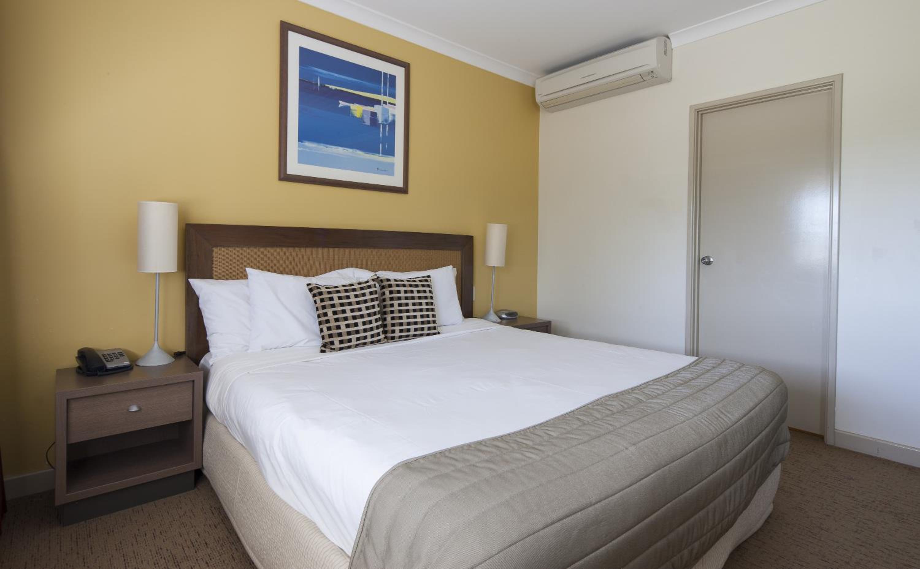 Three-Bedroom Apartment - Photo 10