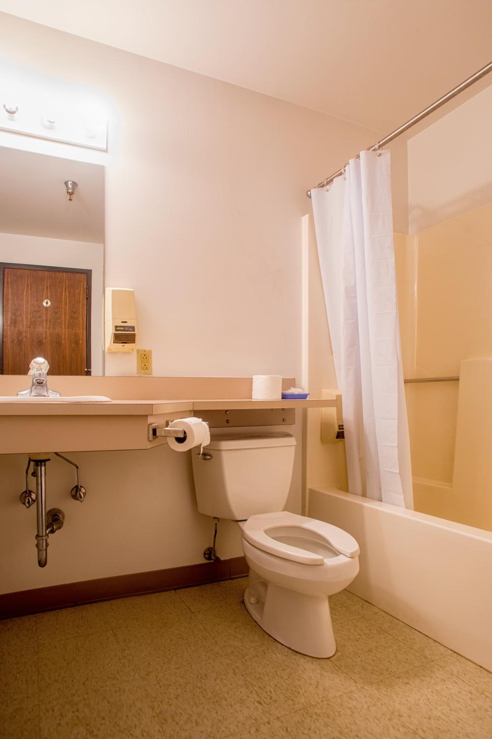 Budget Double Room photo 2