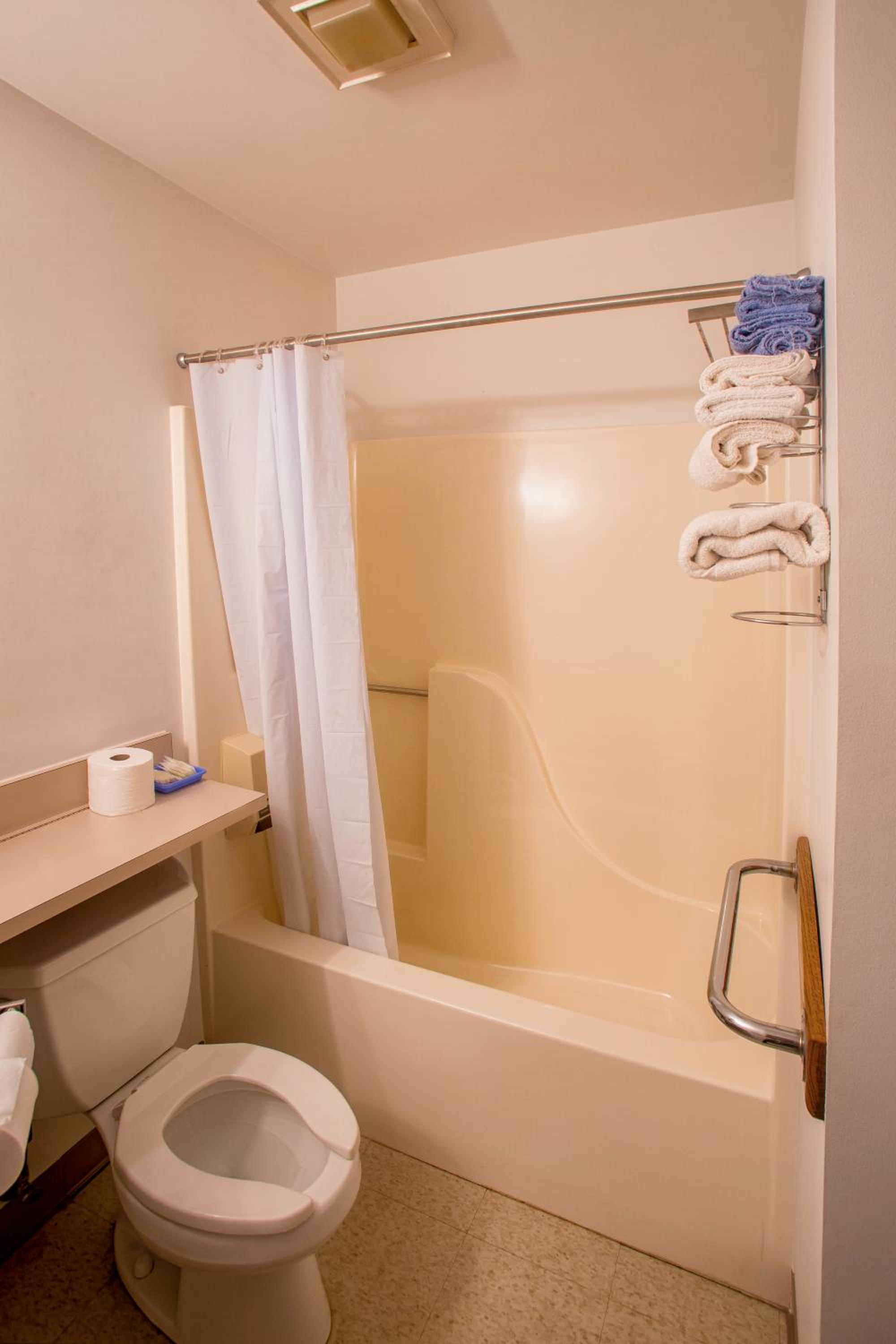 Budget Double Room photo 3