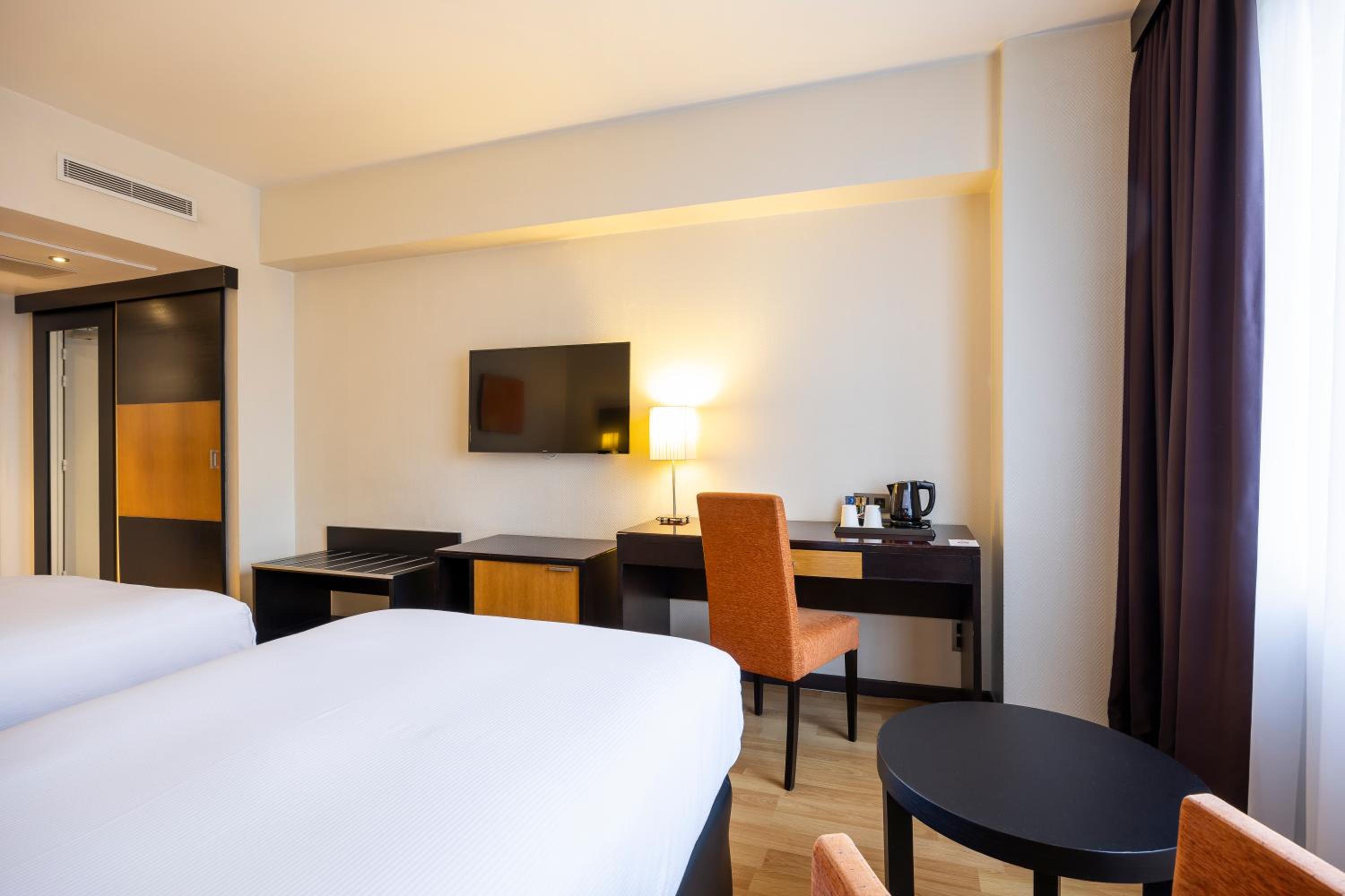 Twin Room - Photo 1