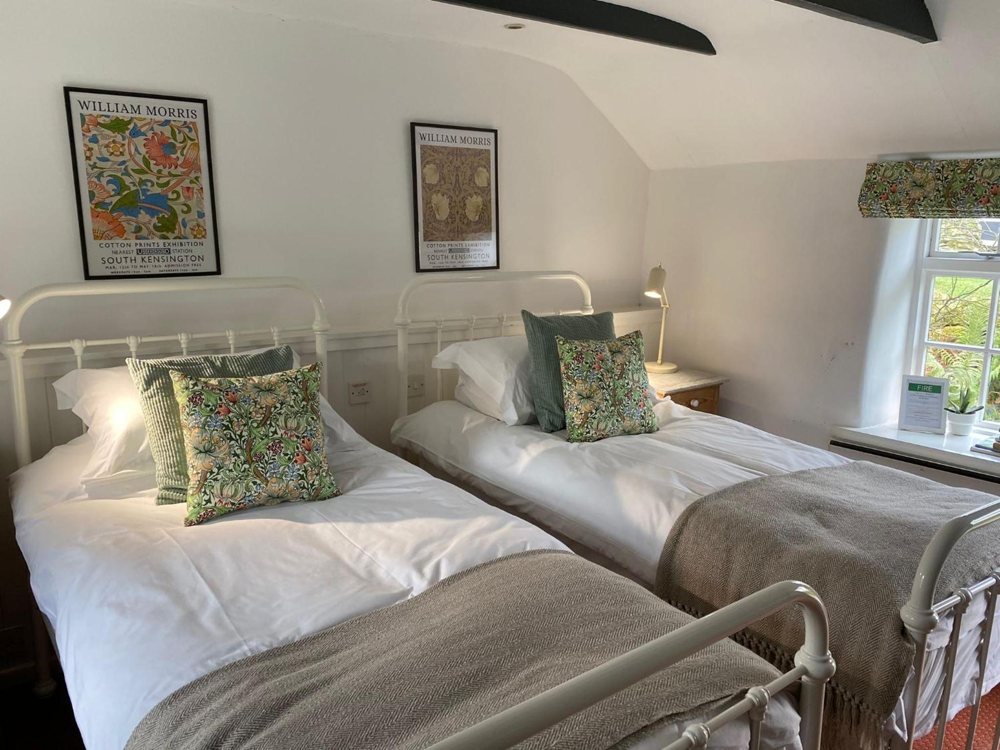 Standard Twin Room with Garden View - Photo 1