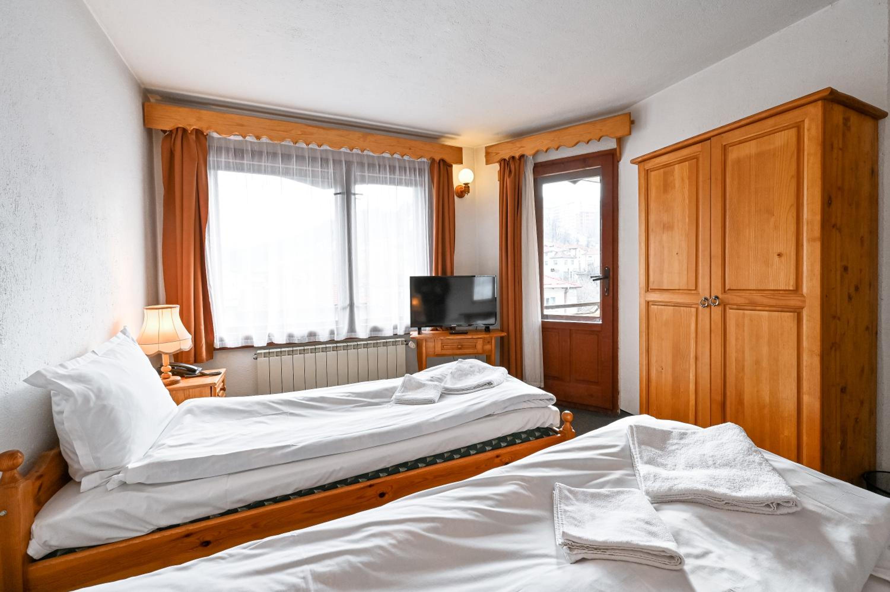 Standard Double Room - Photo 3