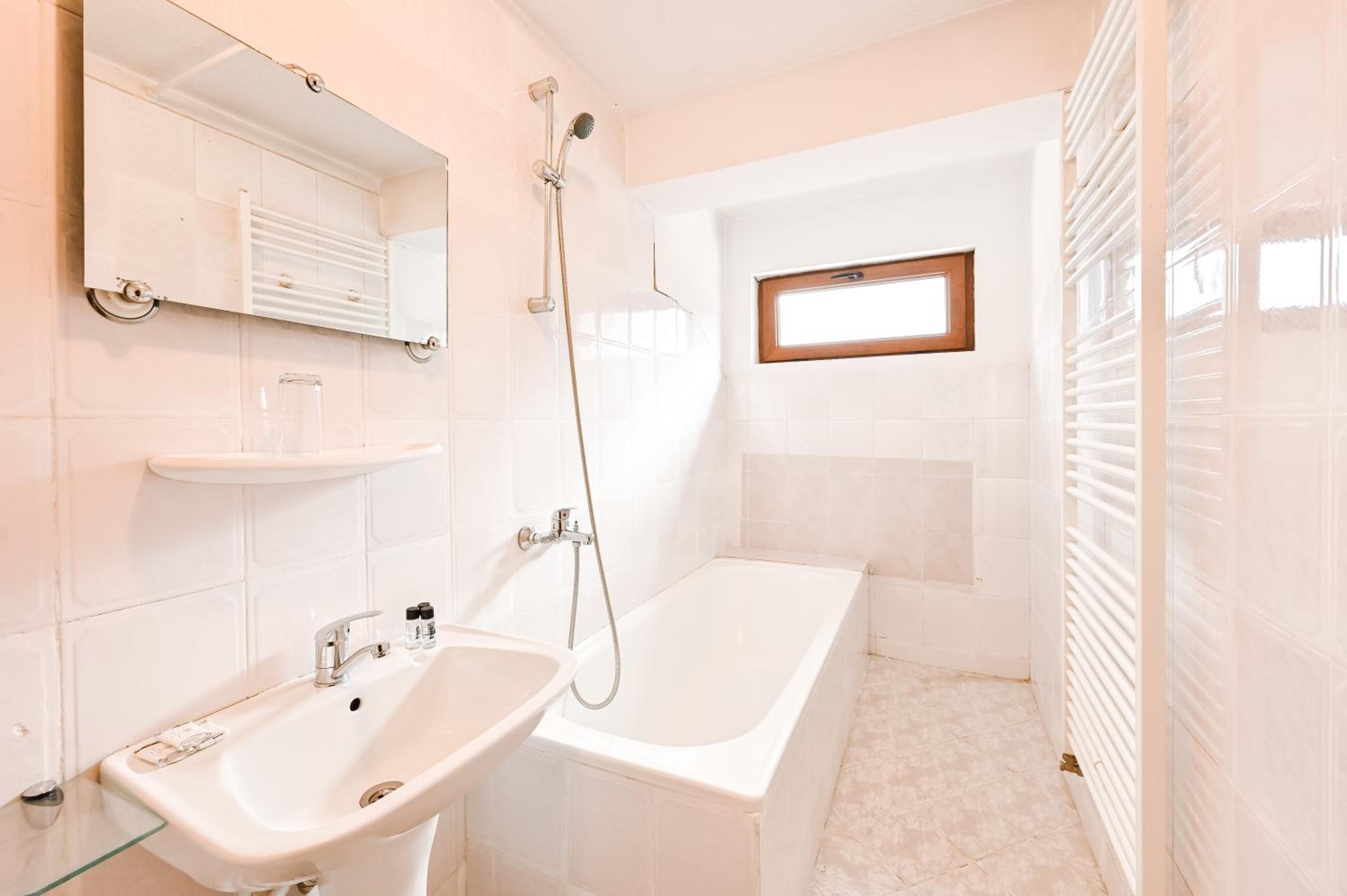 Standard Triple Room - Photo 4