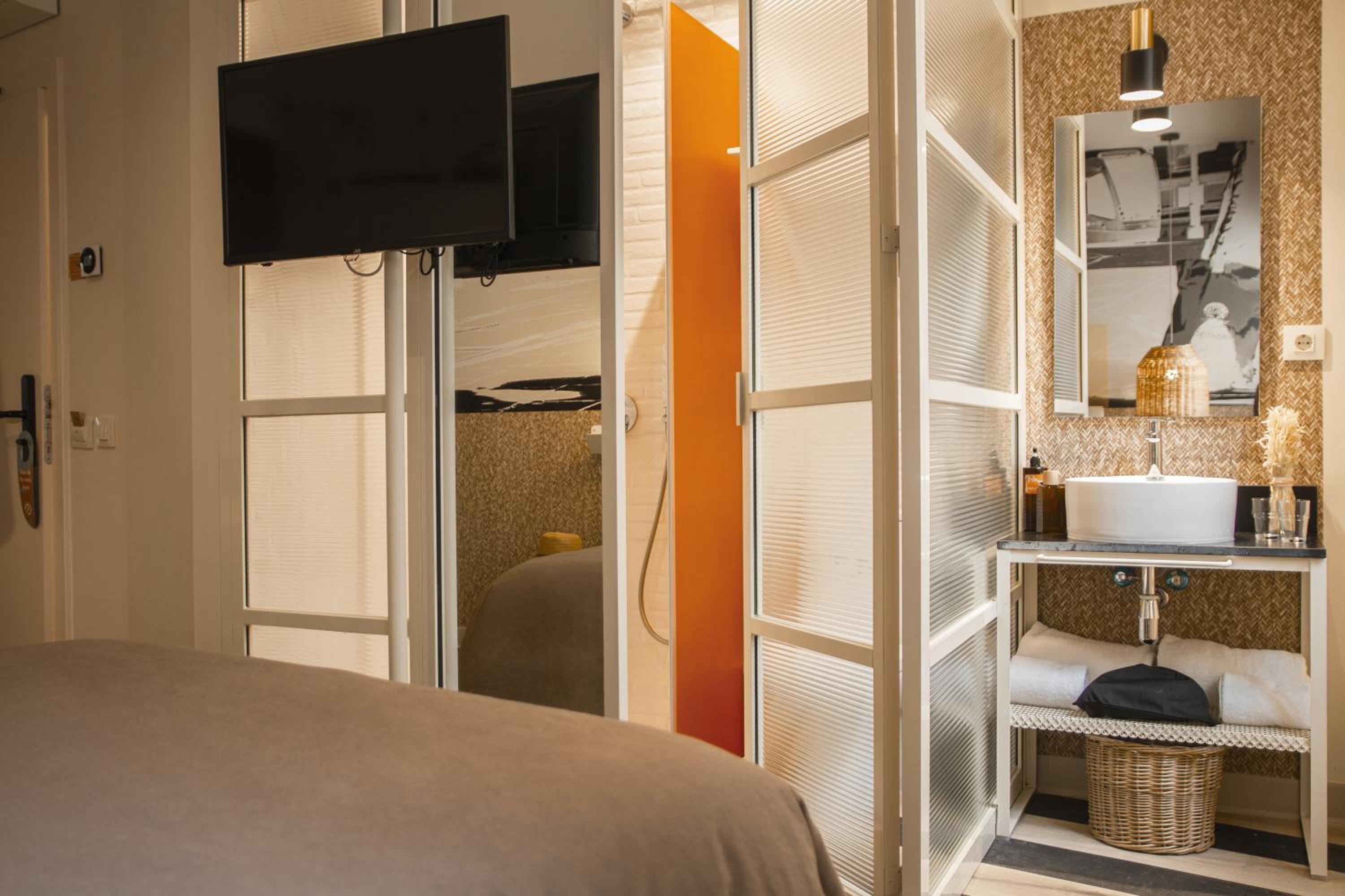 Standard Double Room - Photo 3