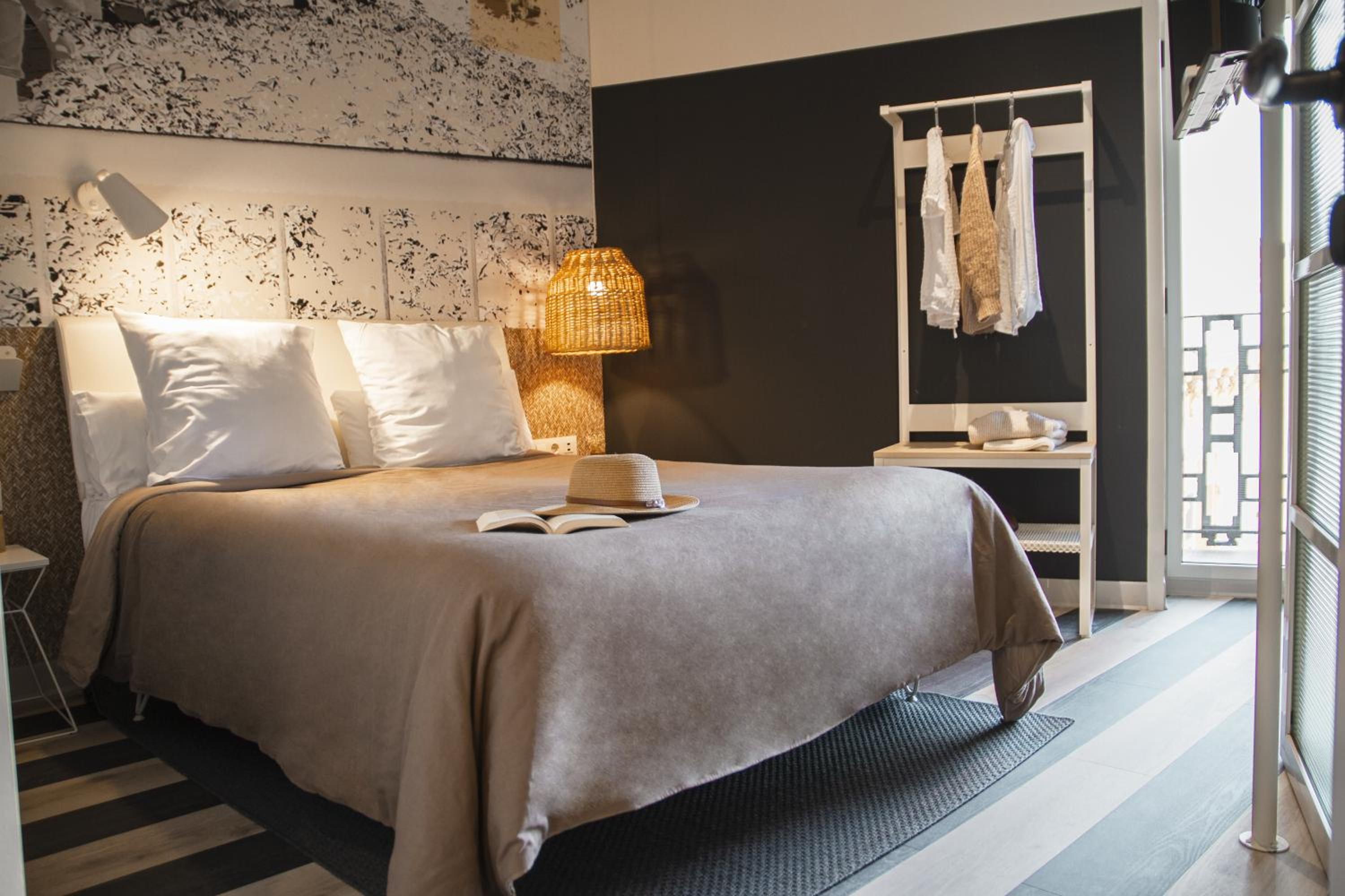 Superior Double Room with Balcony - Photo 5