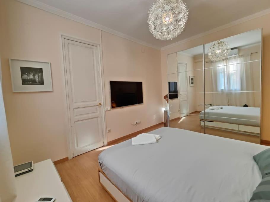 One-Bedroom Apartment photo 3