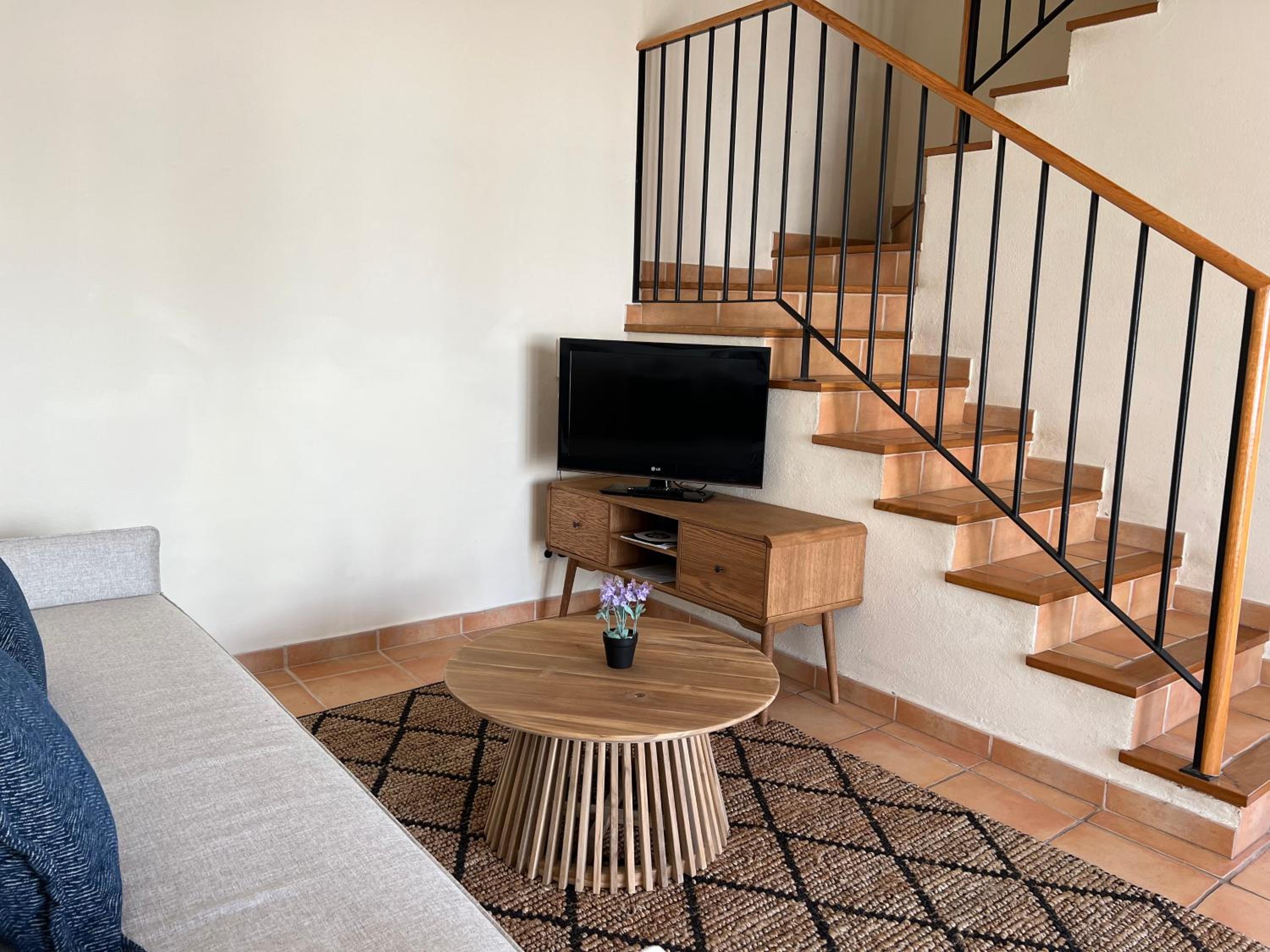 Superior One-Bedroom Apartment - Photo 8