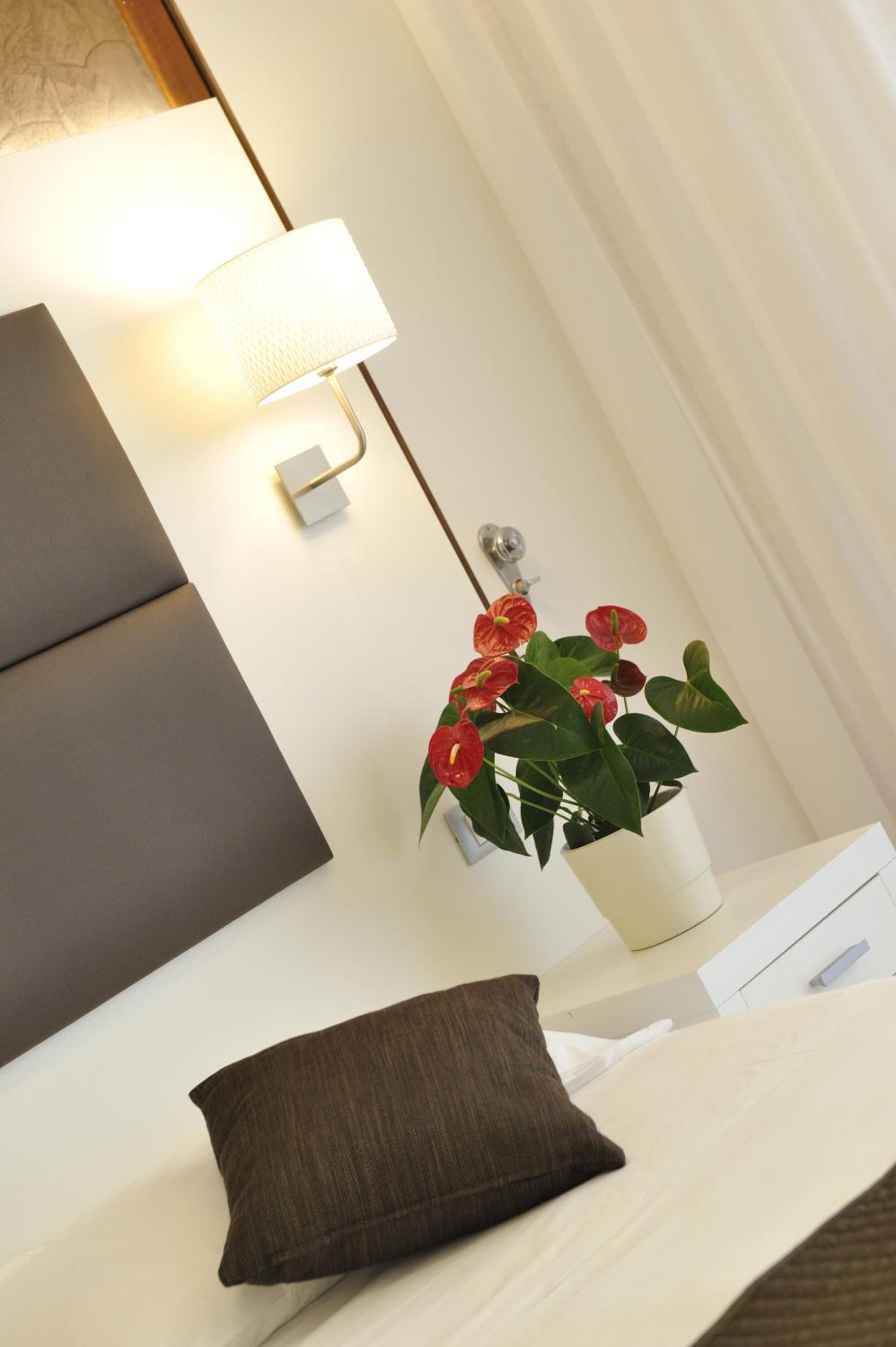 Double Room - Photo 6