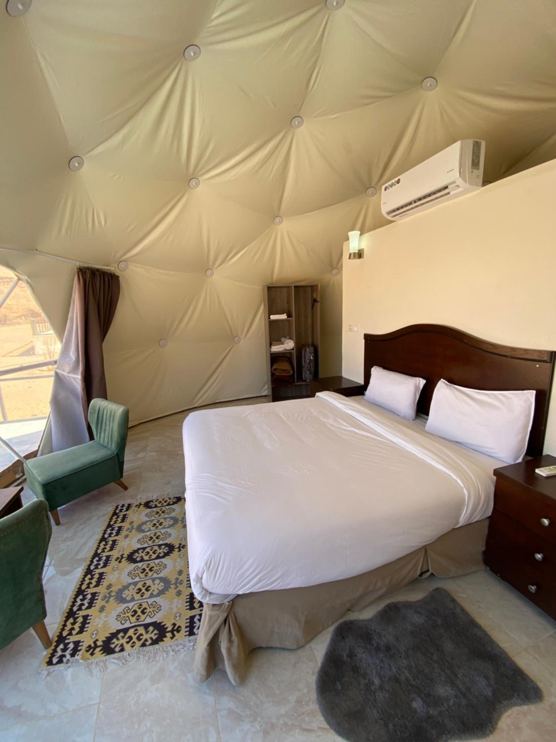 Deluxe King Room photo 1