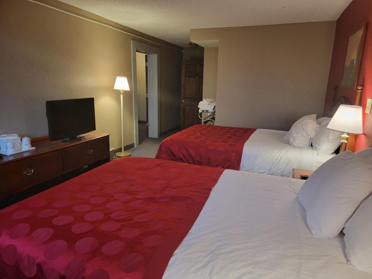 4 Double Beds, Mobility Accessible Adjoining Suite, Non-Smoking photo 2
