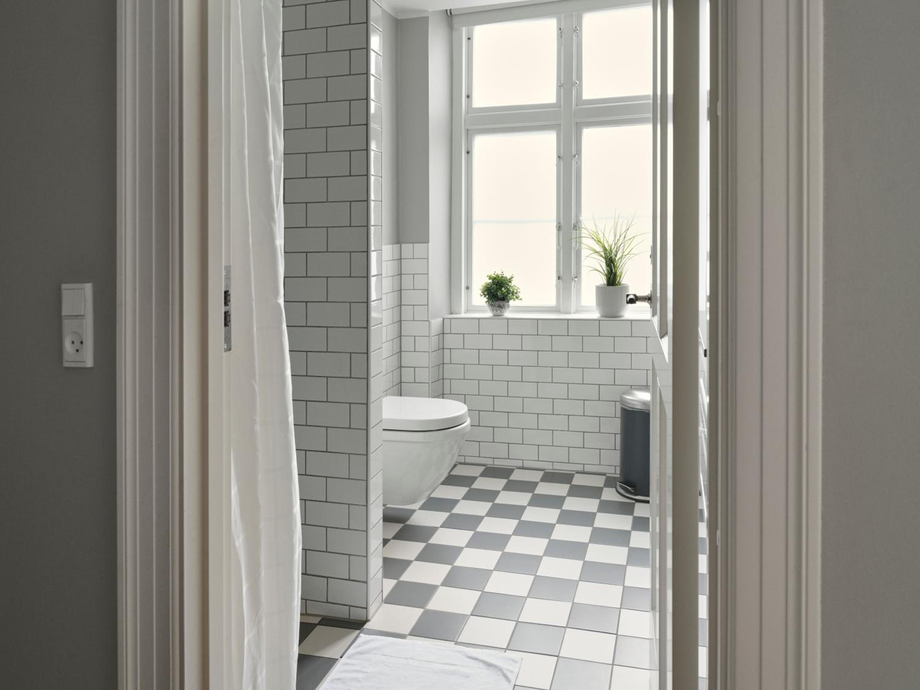 Deluxe Two-Bedroom Apartment thumbnail 5