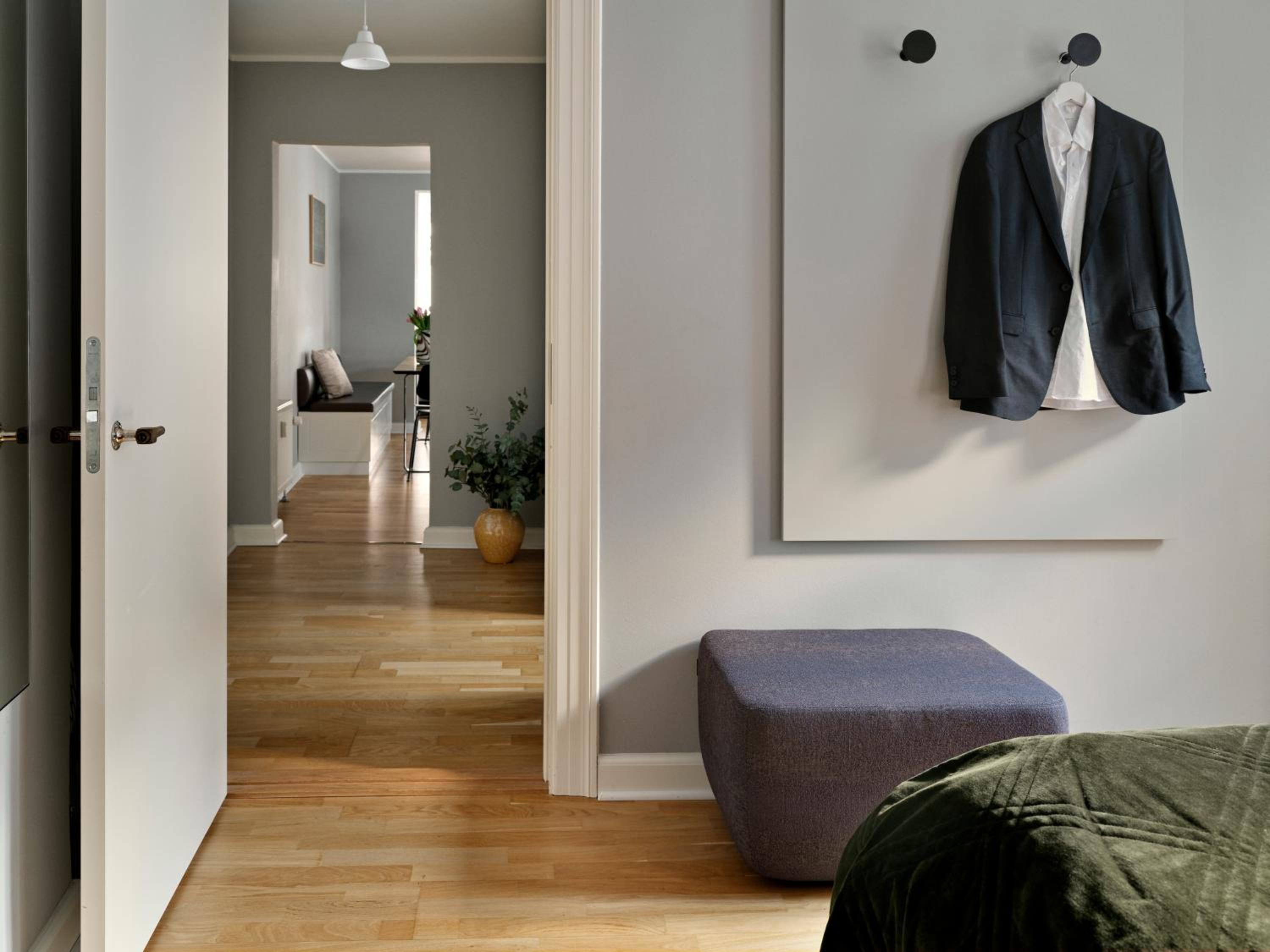 Deluxe Two-Bedroom Apartment thumbnail 5