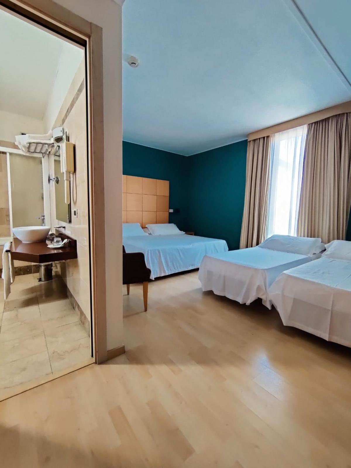 Superior Quadruple Room - Photo 5