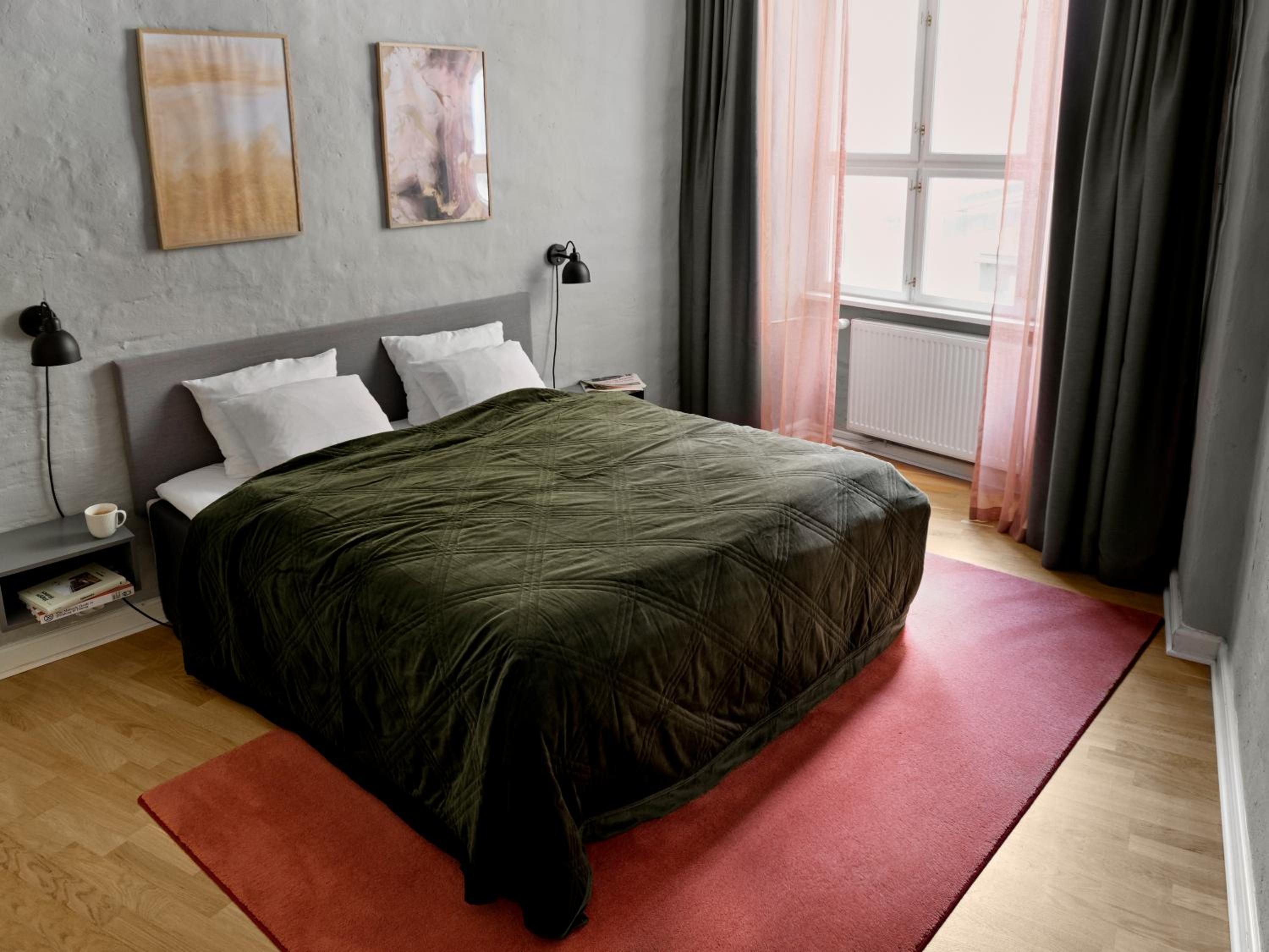 Three-Bedroom Apartment - Photo 10