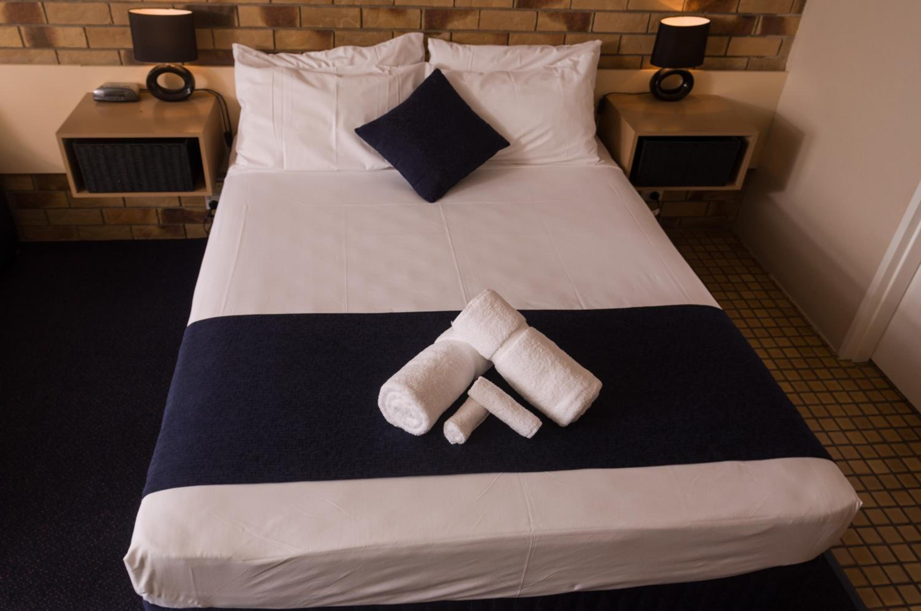 Standard Double Room thumbnail 5