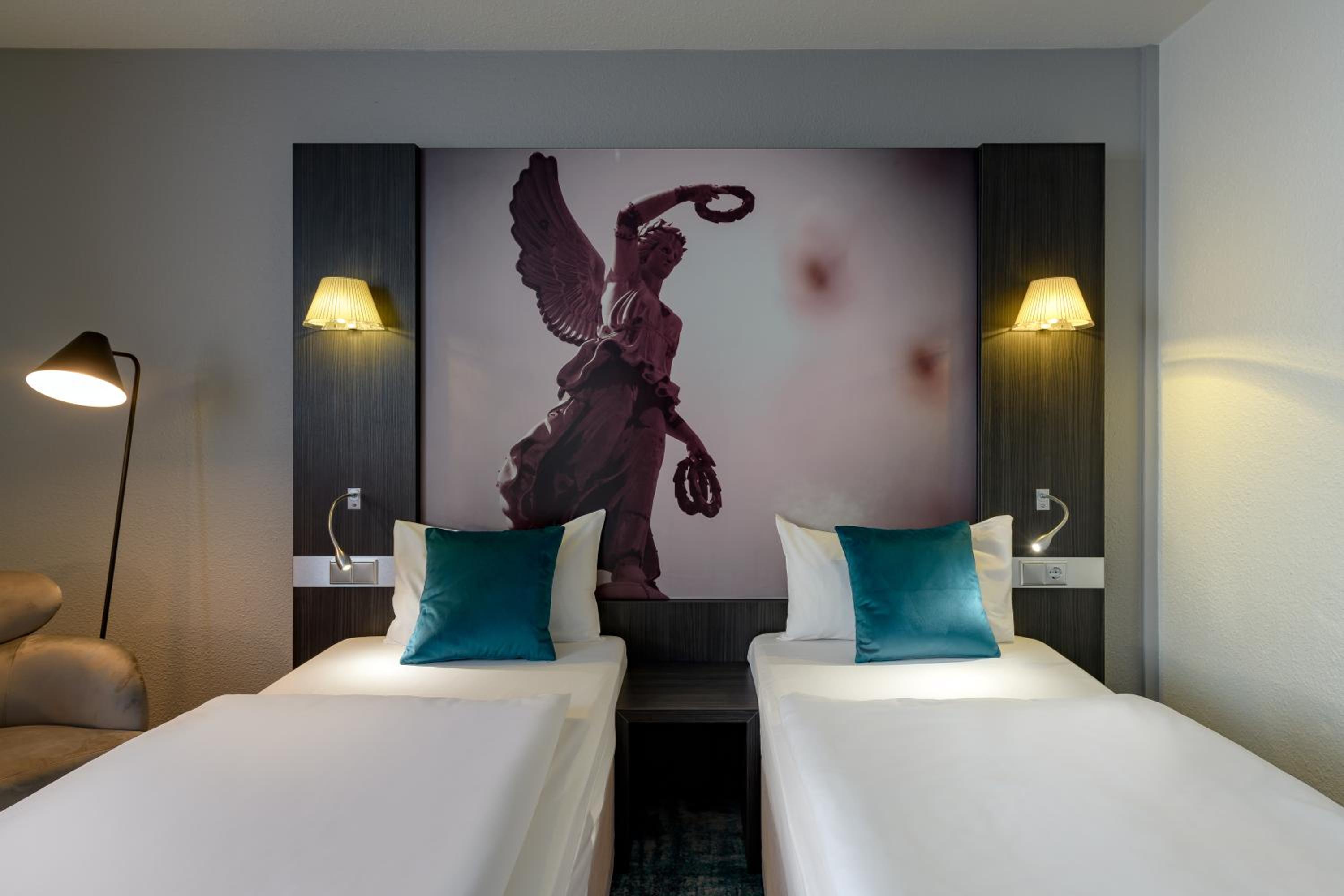 Standard Twin Room - Photo 1