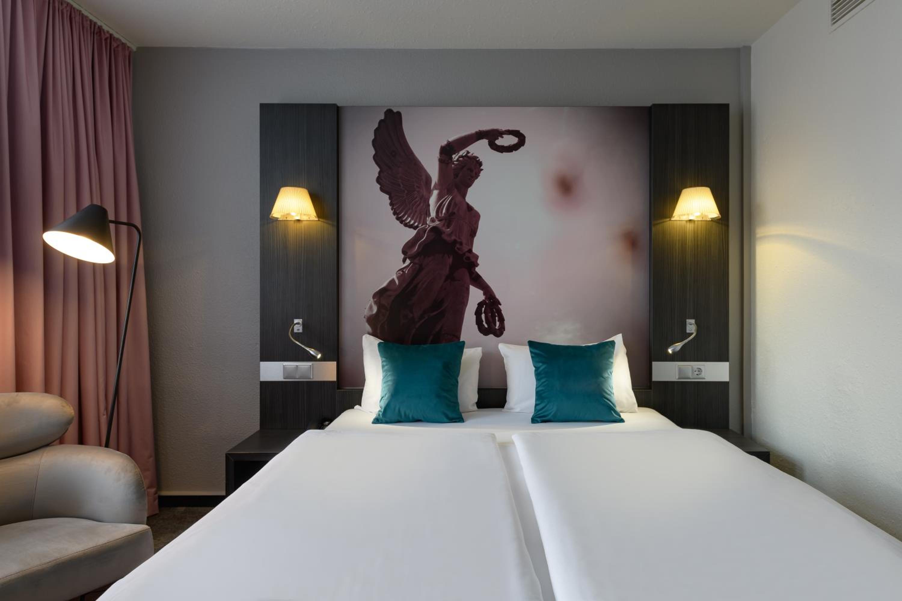 Standard Double Room - Photo 7