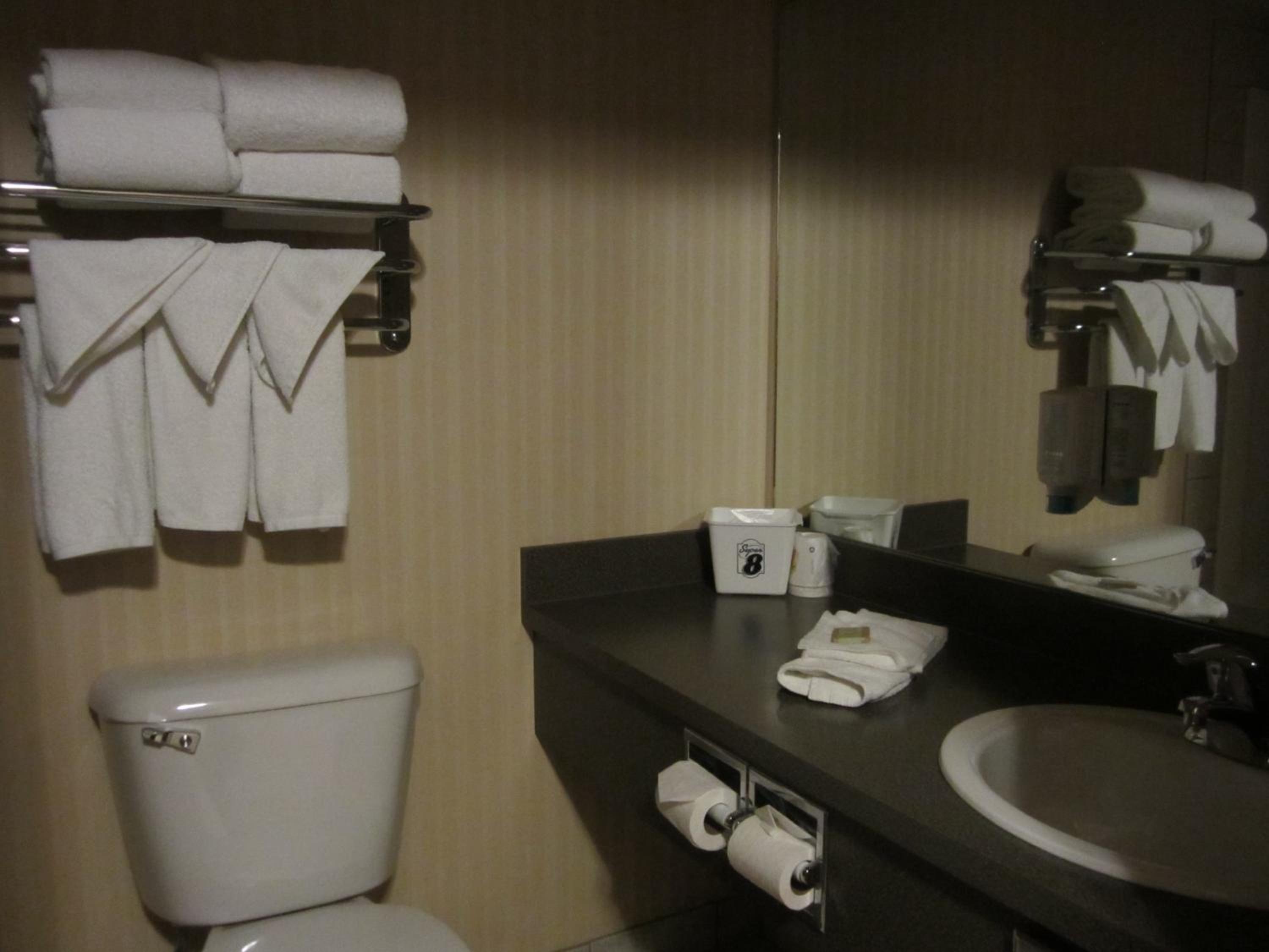 Super 8 by Wyndham Fort St. John BC, Photo 2