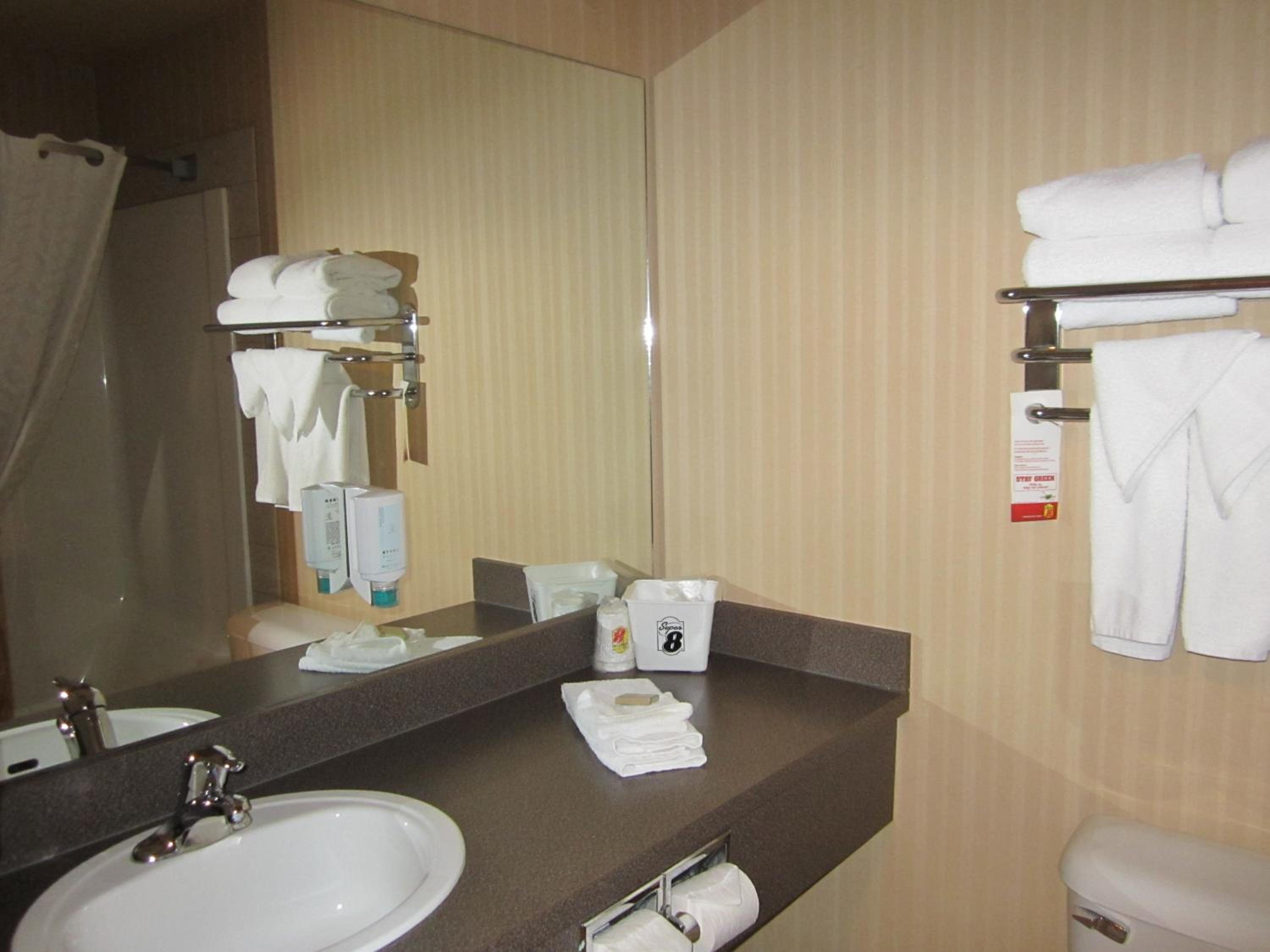 Super 8 by Wyndham Fort St. John BC, Photo 8