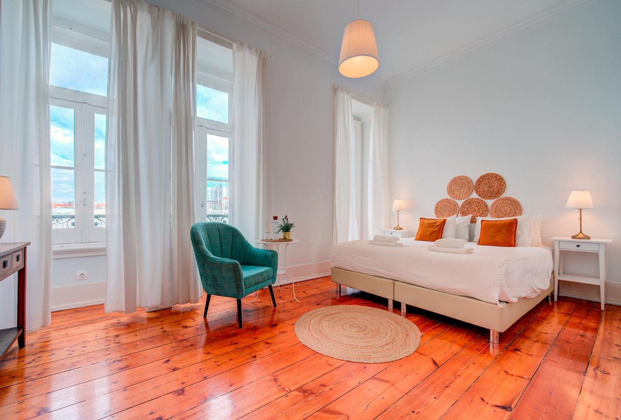 Deluxe Double or Twin Room with Shared Bathroom photo 2