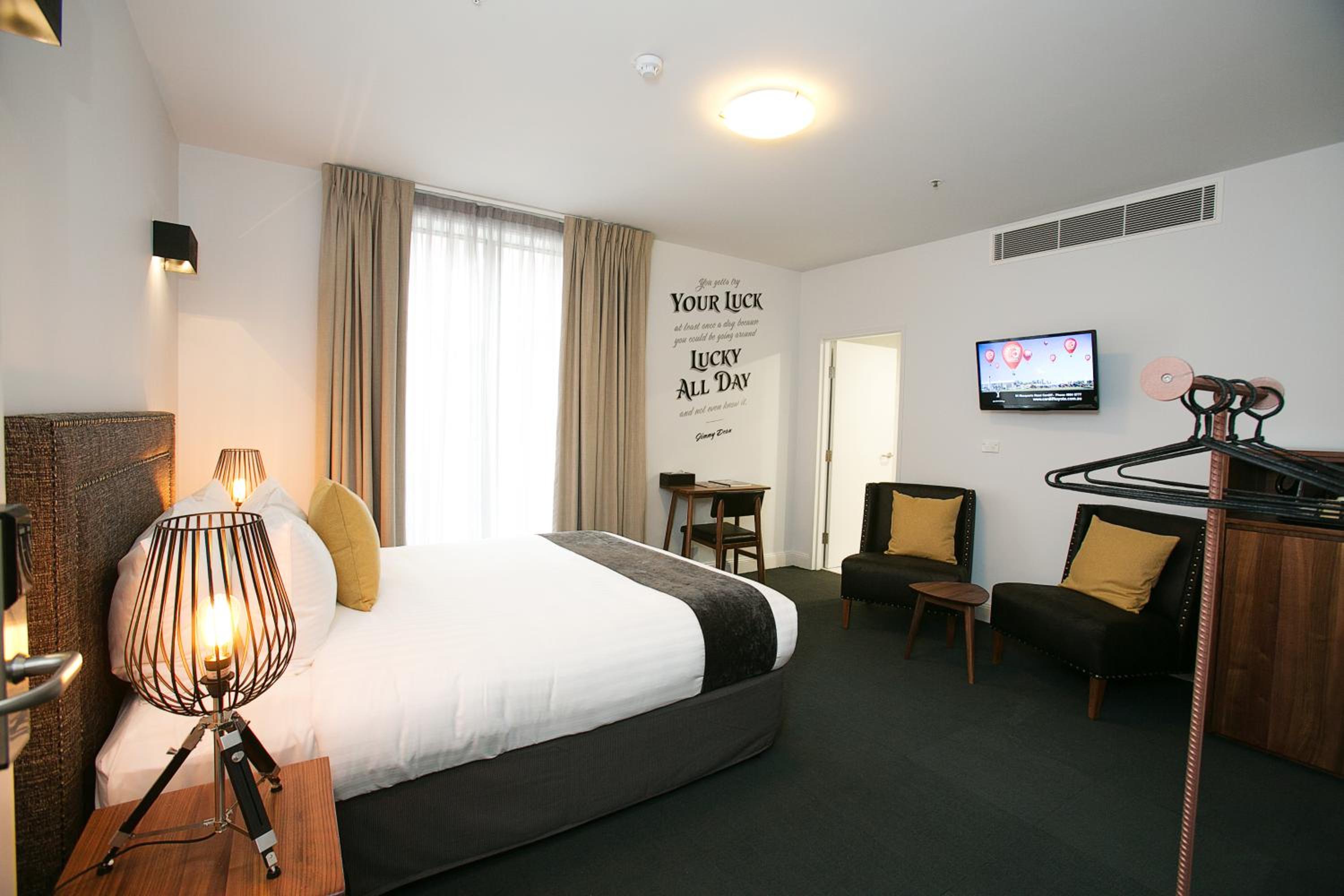 Deluxe Queen Room photo 3