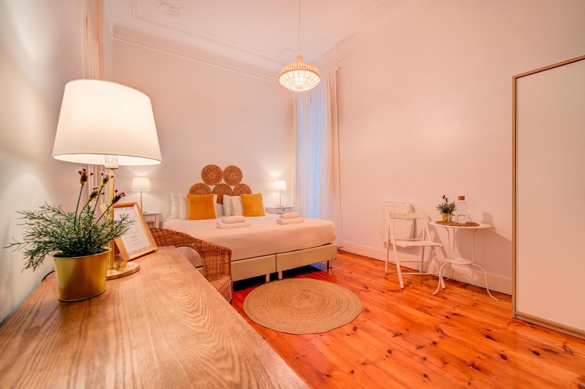Economy Double Room with Shared Bathroom photo 2