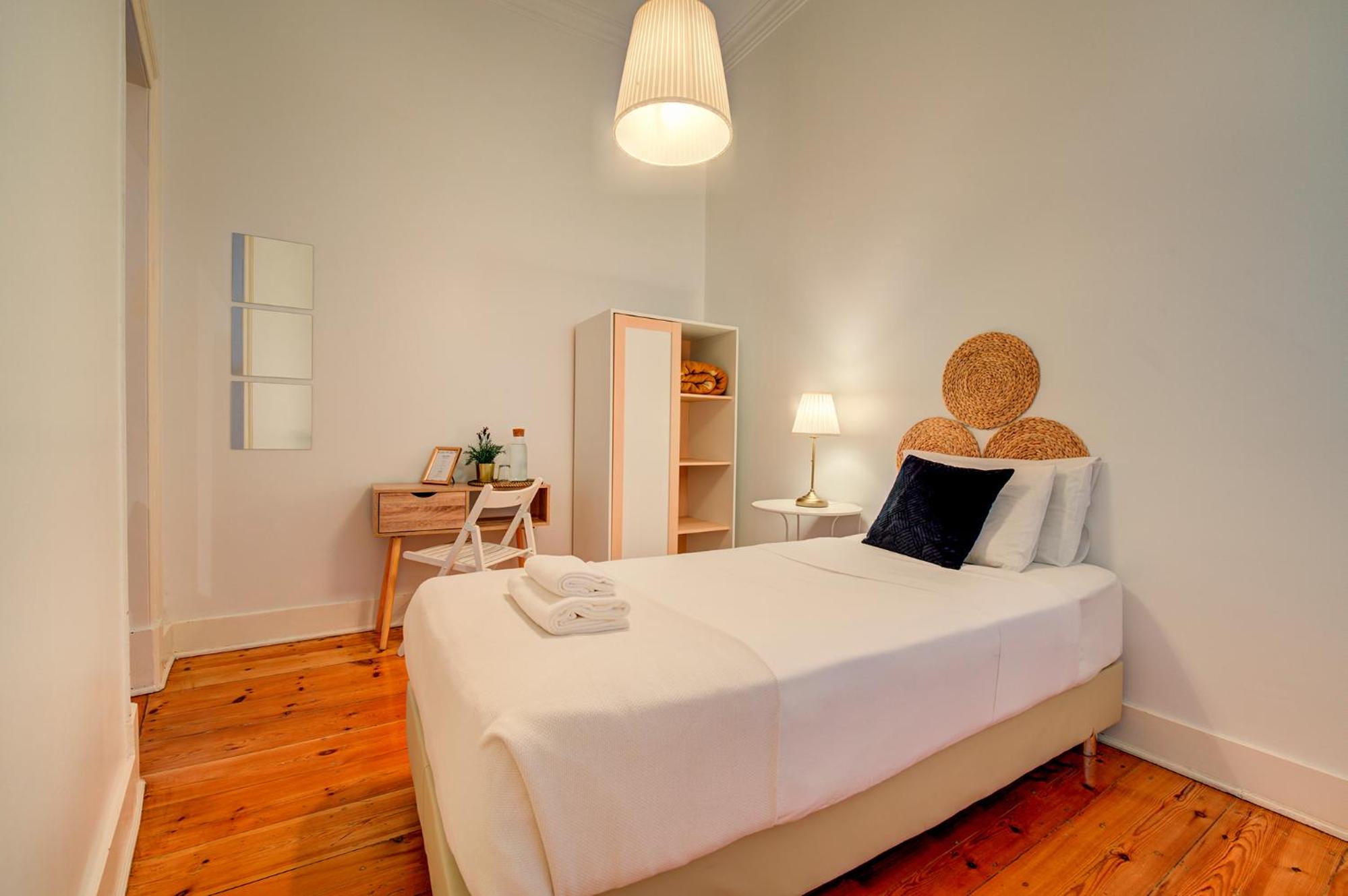 Single Room with Shared Bathroom photo 2