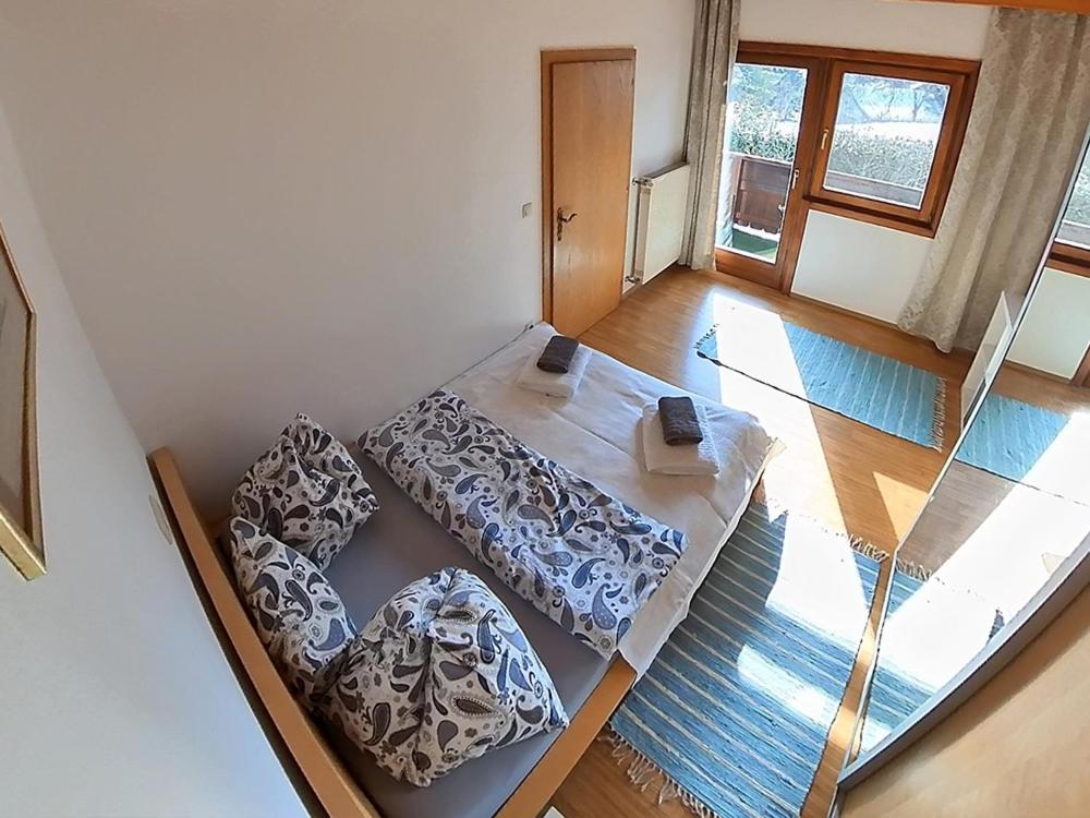 One-Bedroom Apartment photo 1
