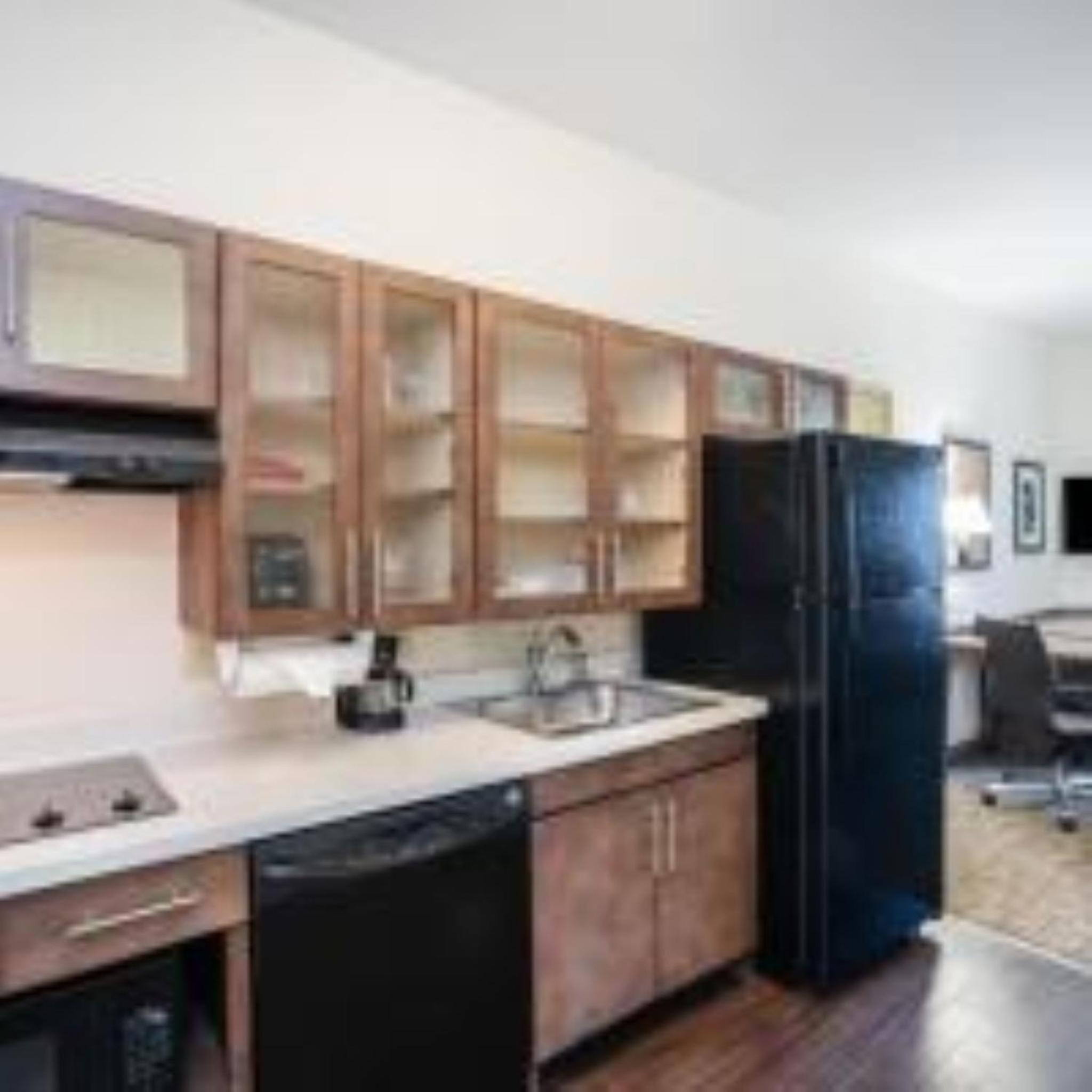 King Studio Suite with Accessible Shower photo 3