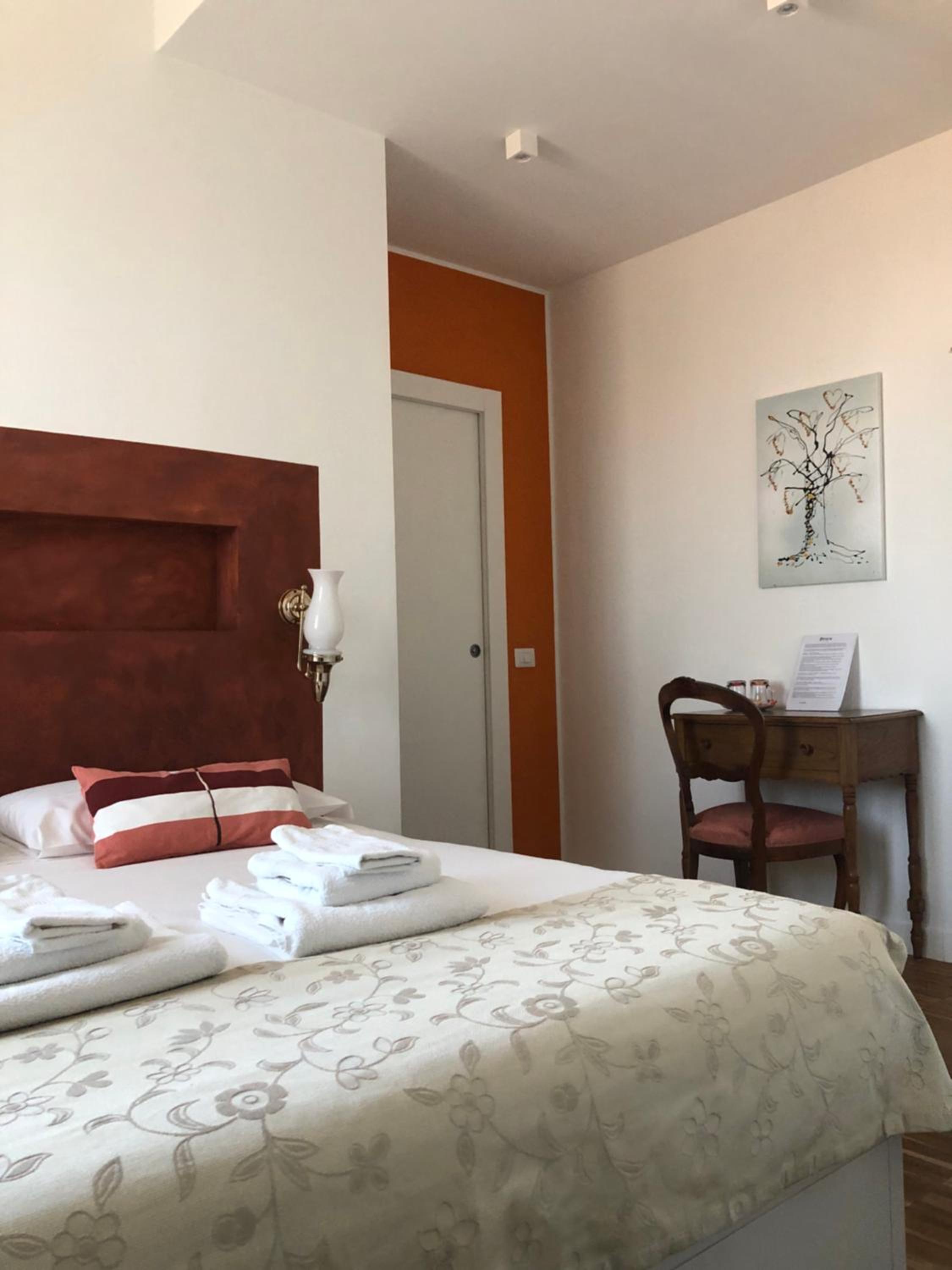 Double Room - Photo 6