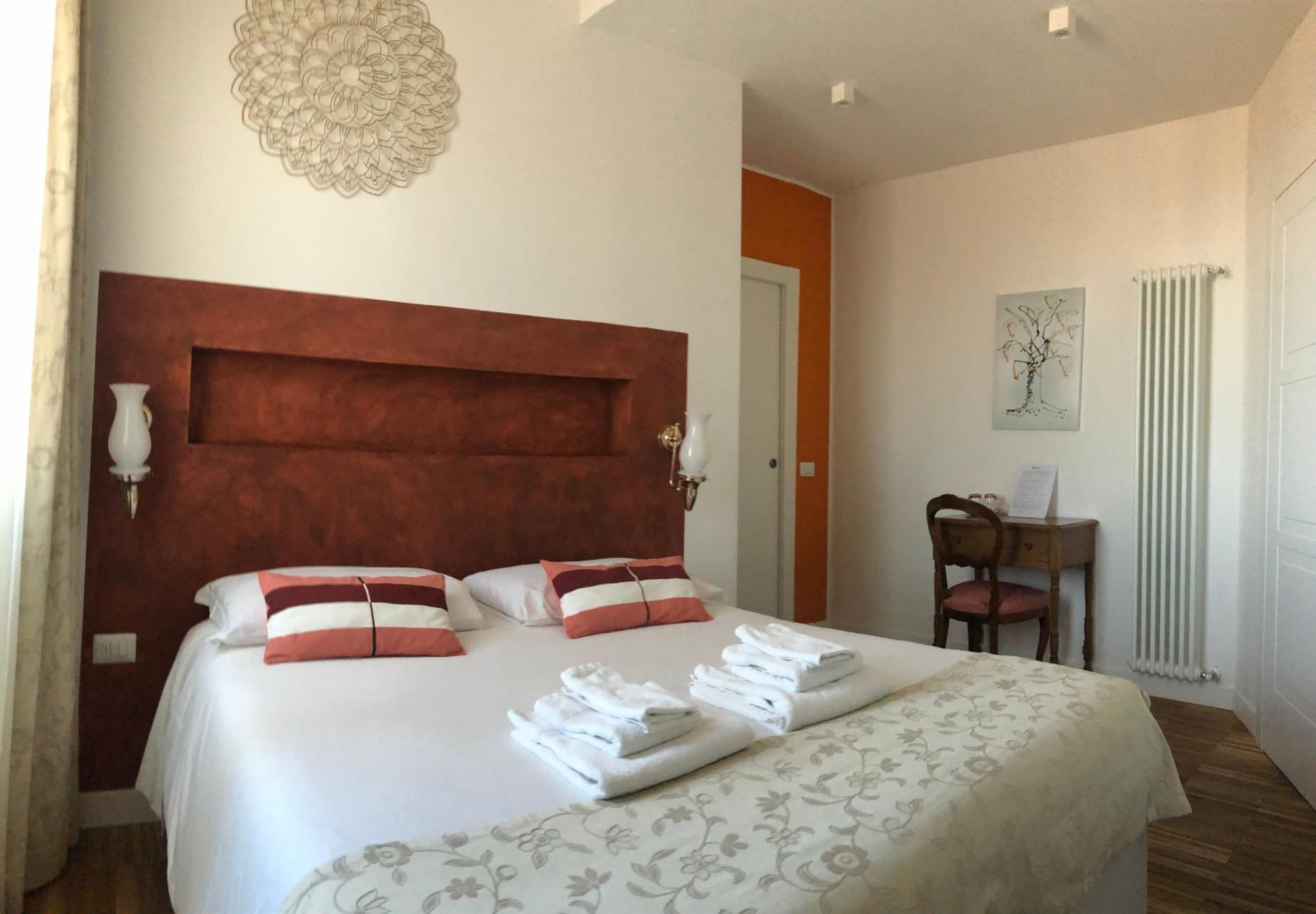 Double Room - Photo 11