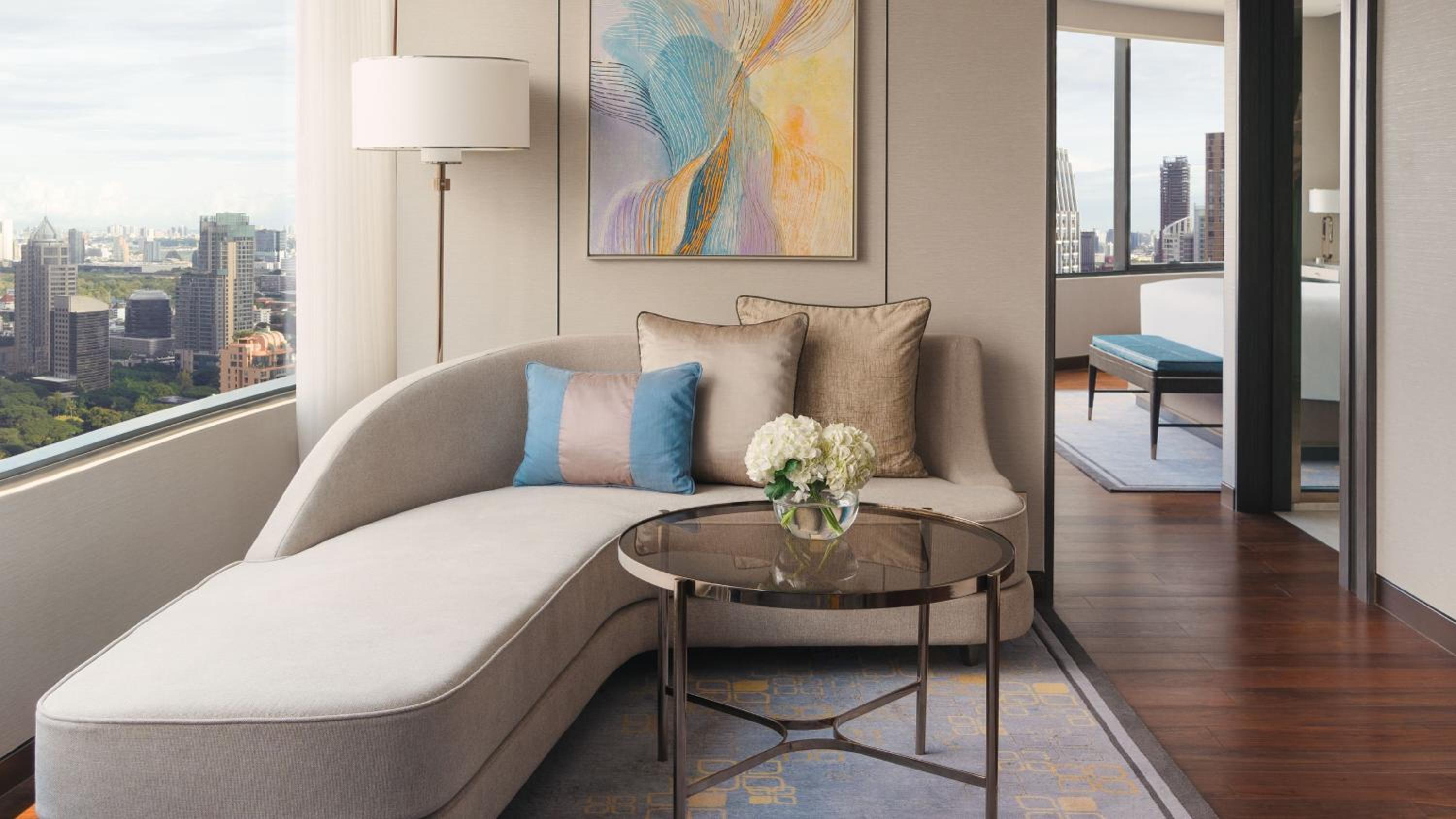 Junior King Suite - Club Lounge Access photo 3