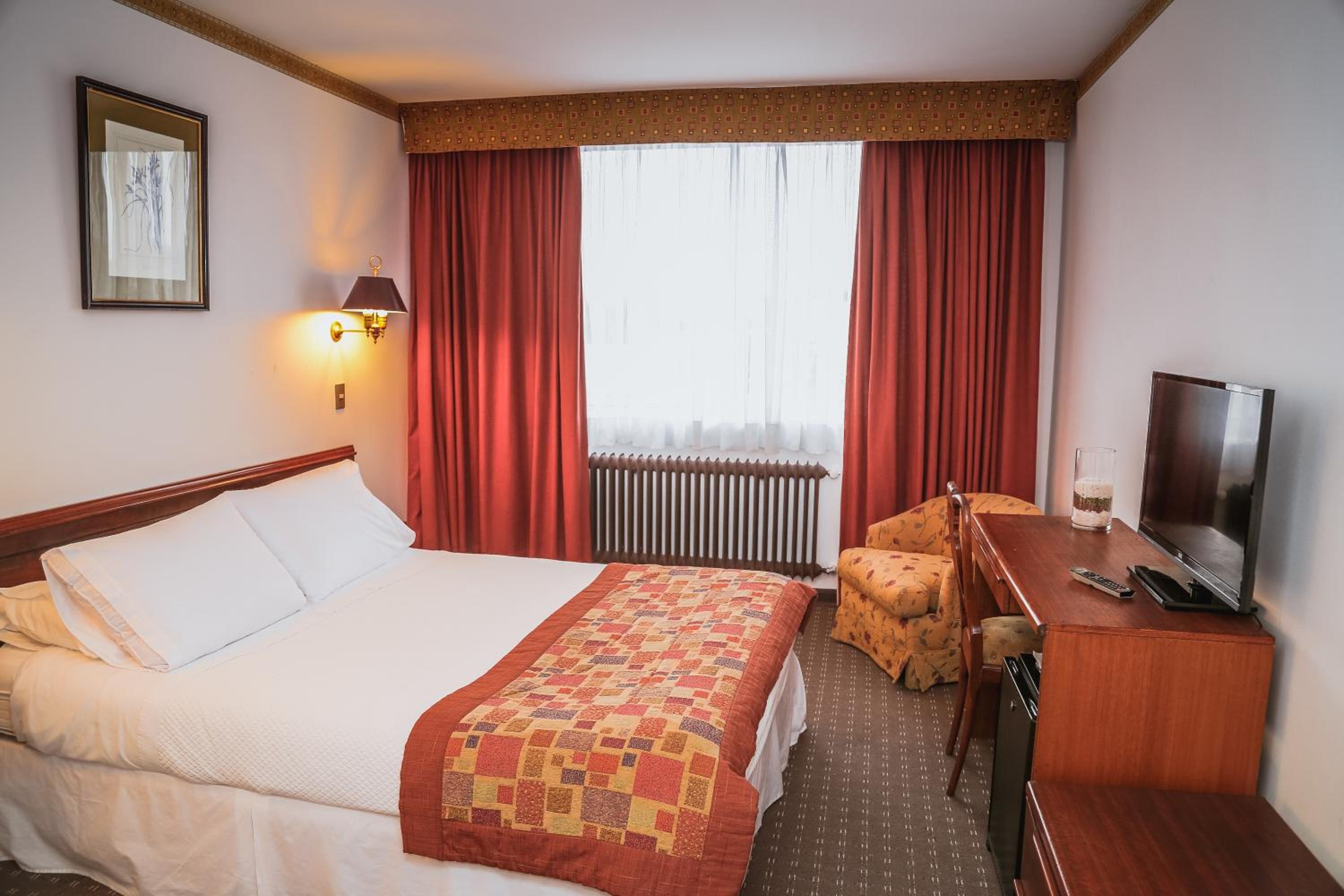 Standard Queen Room photo 1
