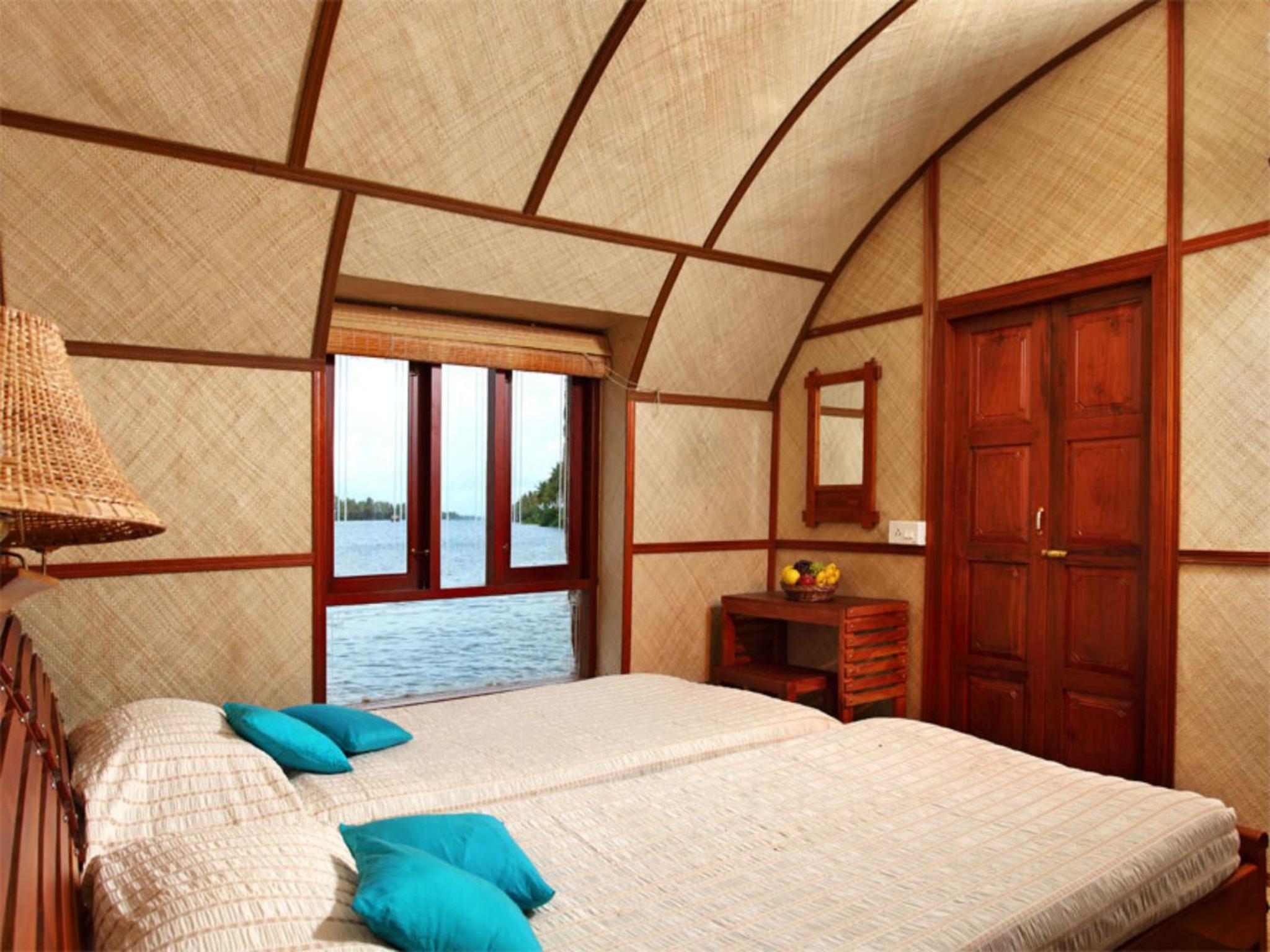 Two Bedroom Houseboat - Photo 10