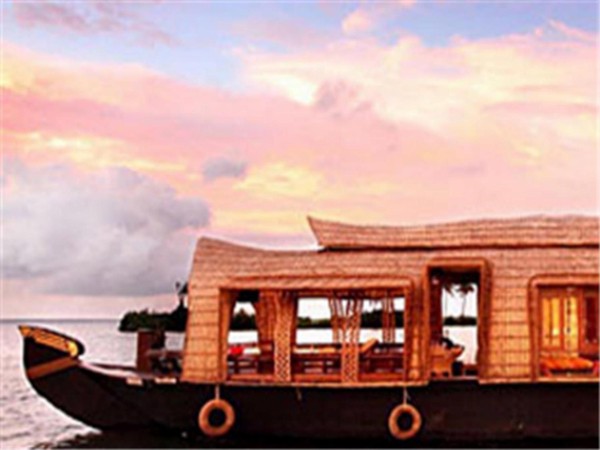 Two Bedroom Houseboat - Photo 3