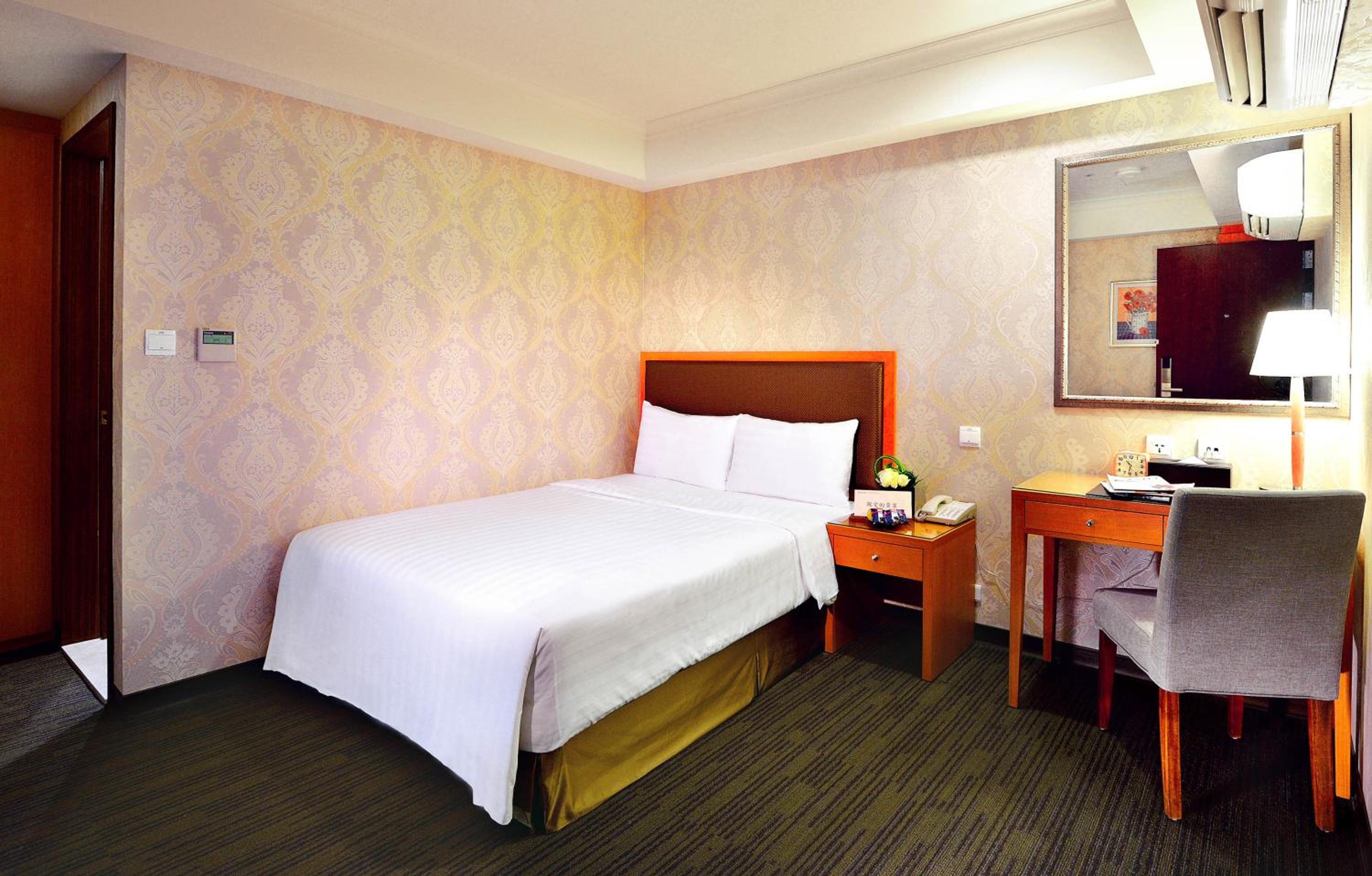 General Double Room without Window photo 3